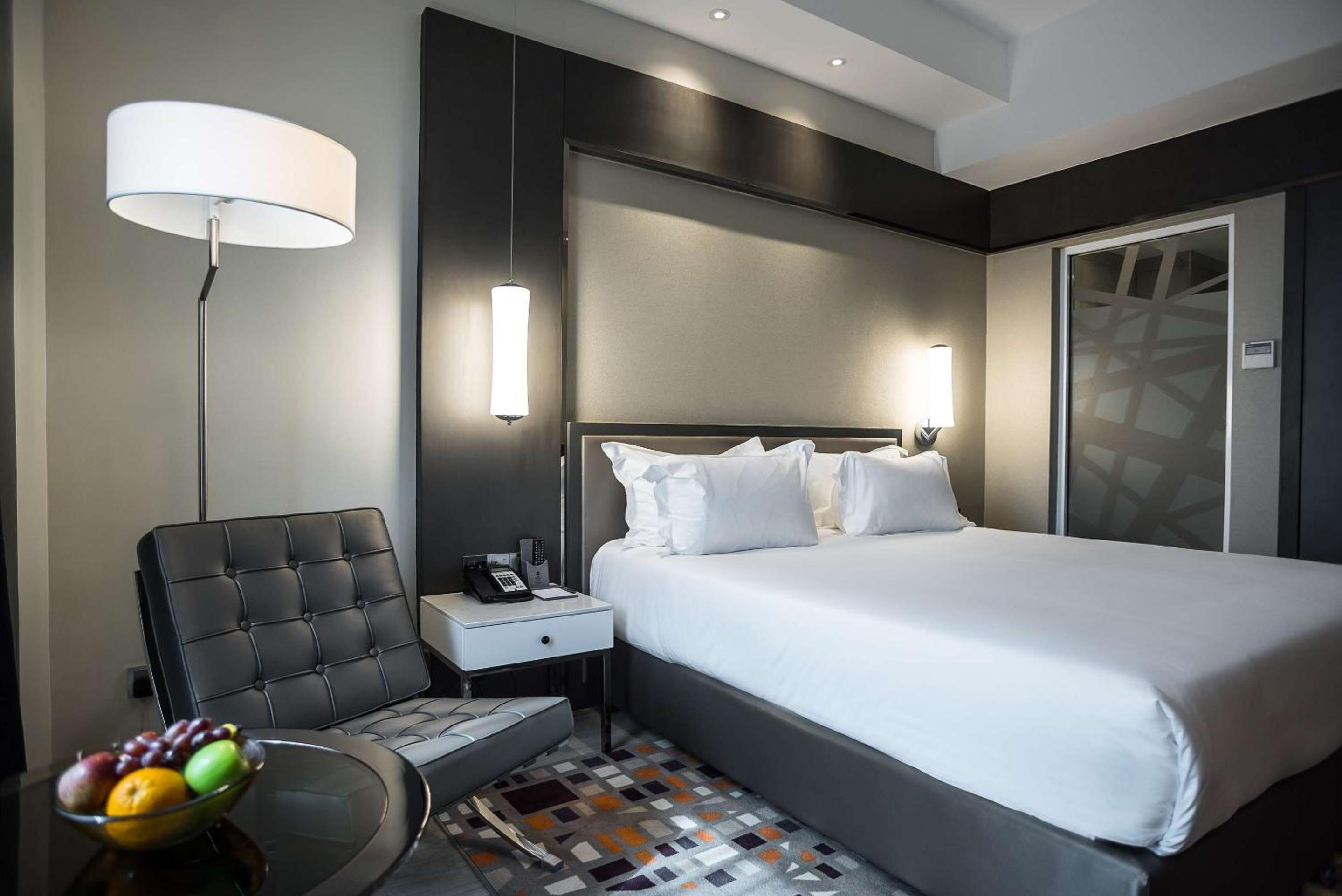 Deluxe King Room - Photo 2