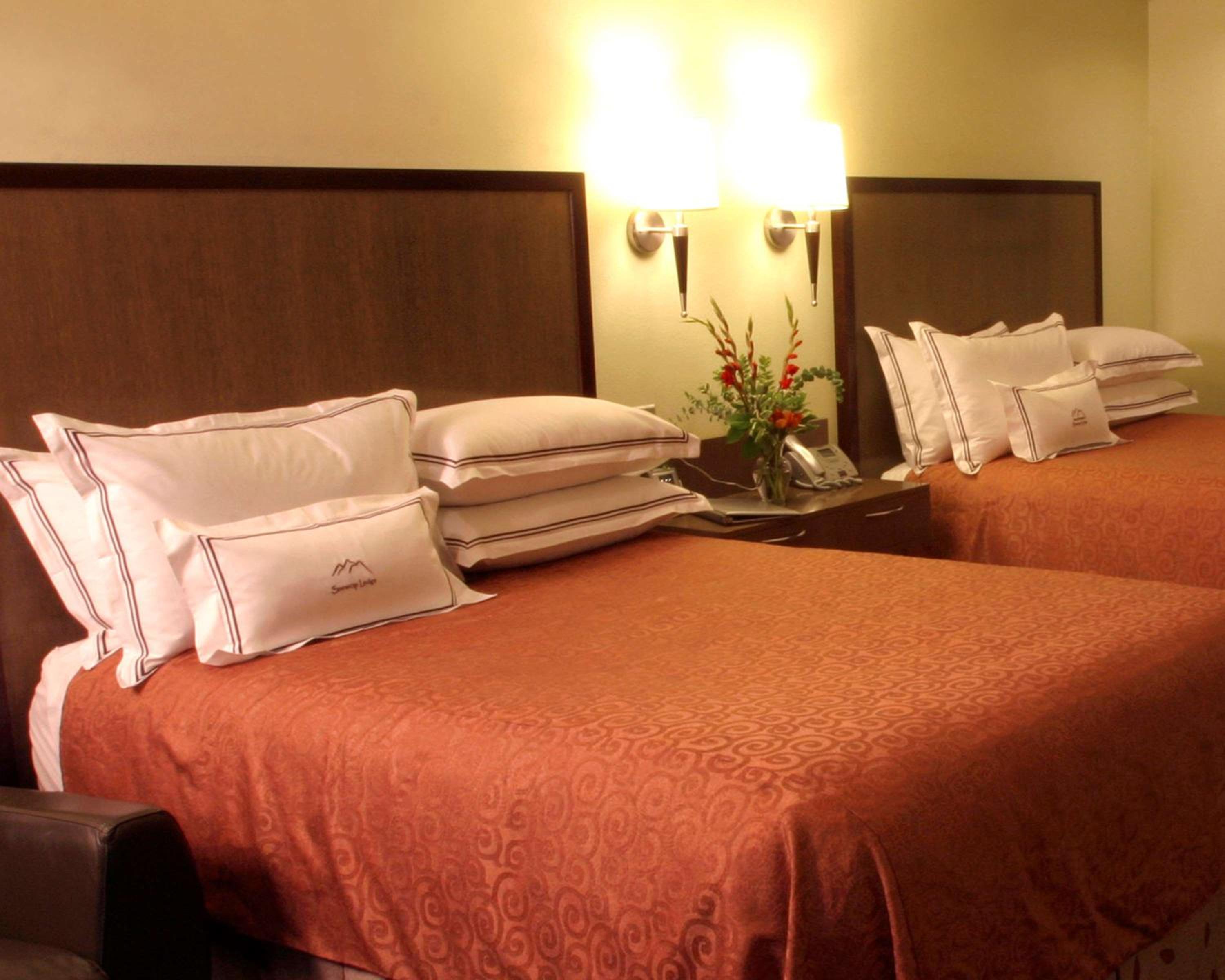 Oversize Queen Room - Non-Smoking
