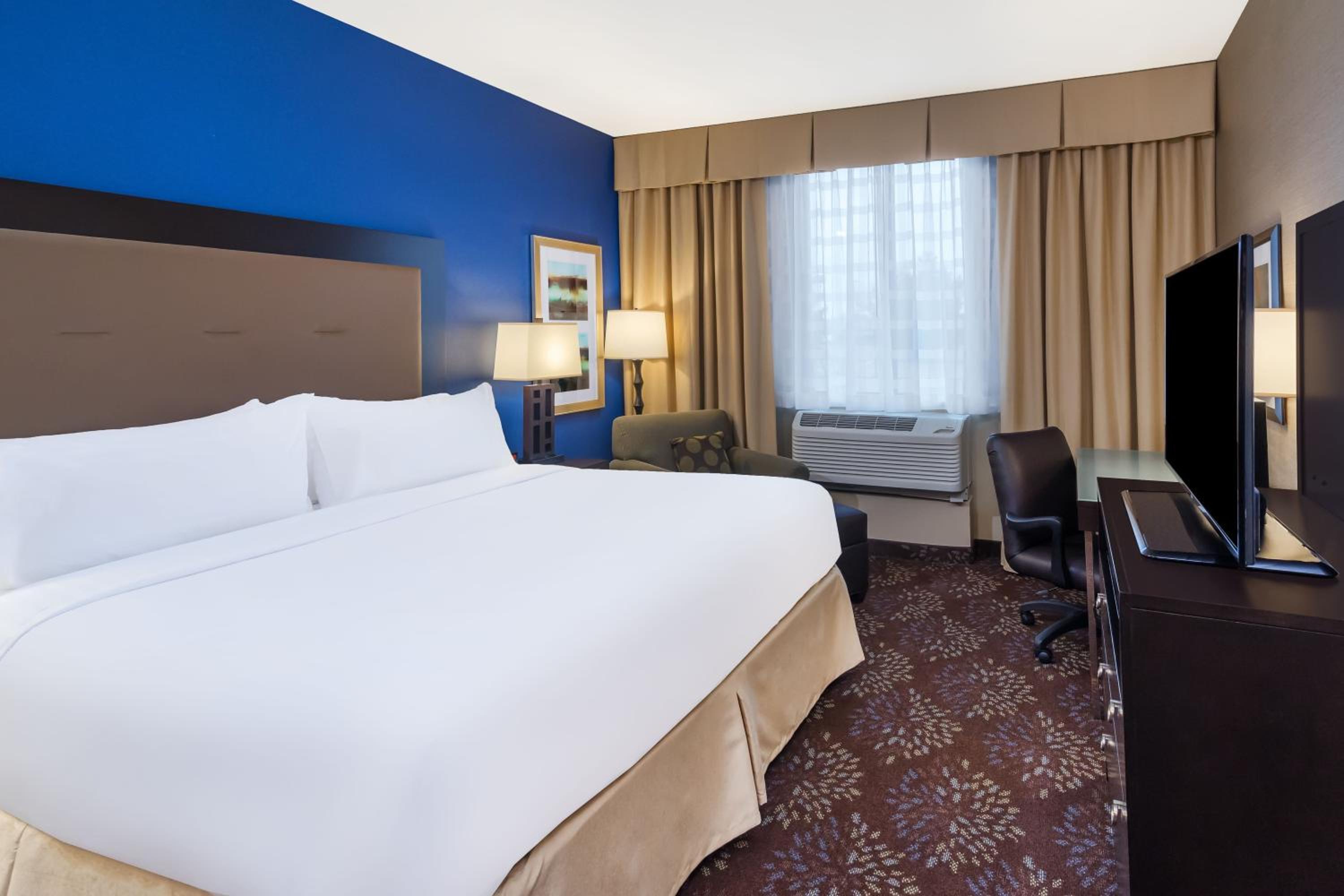 Standard King Room - Photo 3