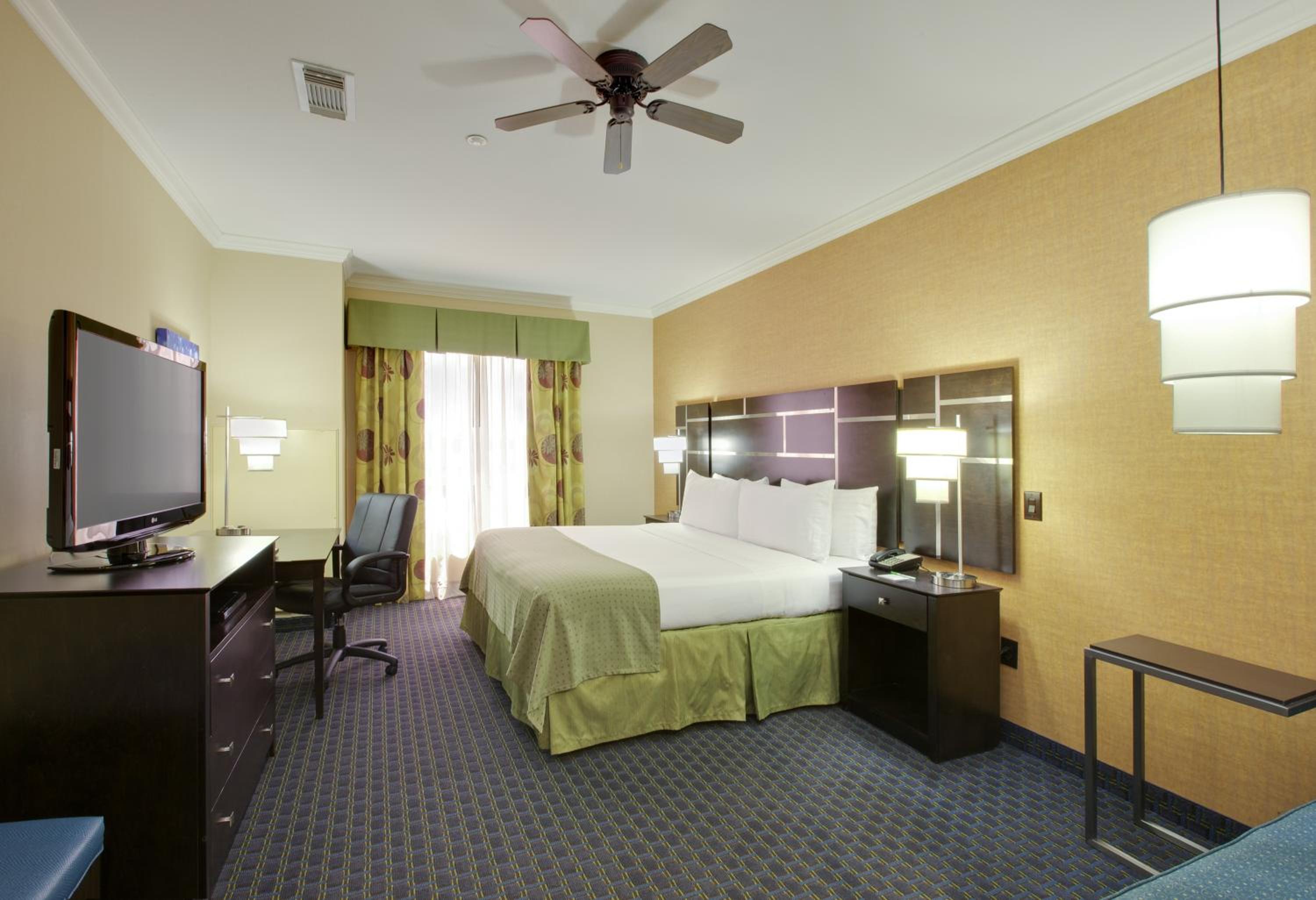 Leisure King Room - Non-Smoking - Photo 1