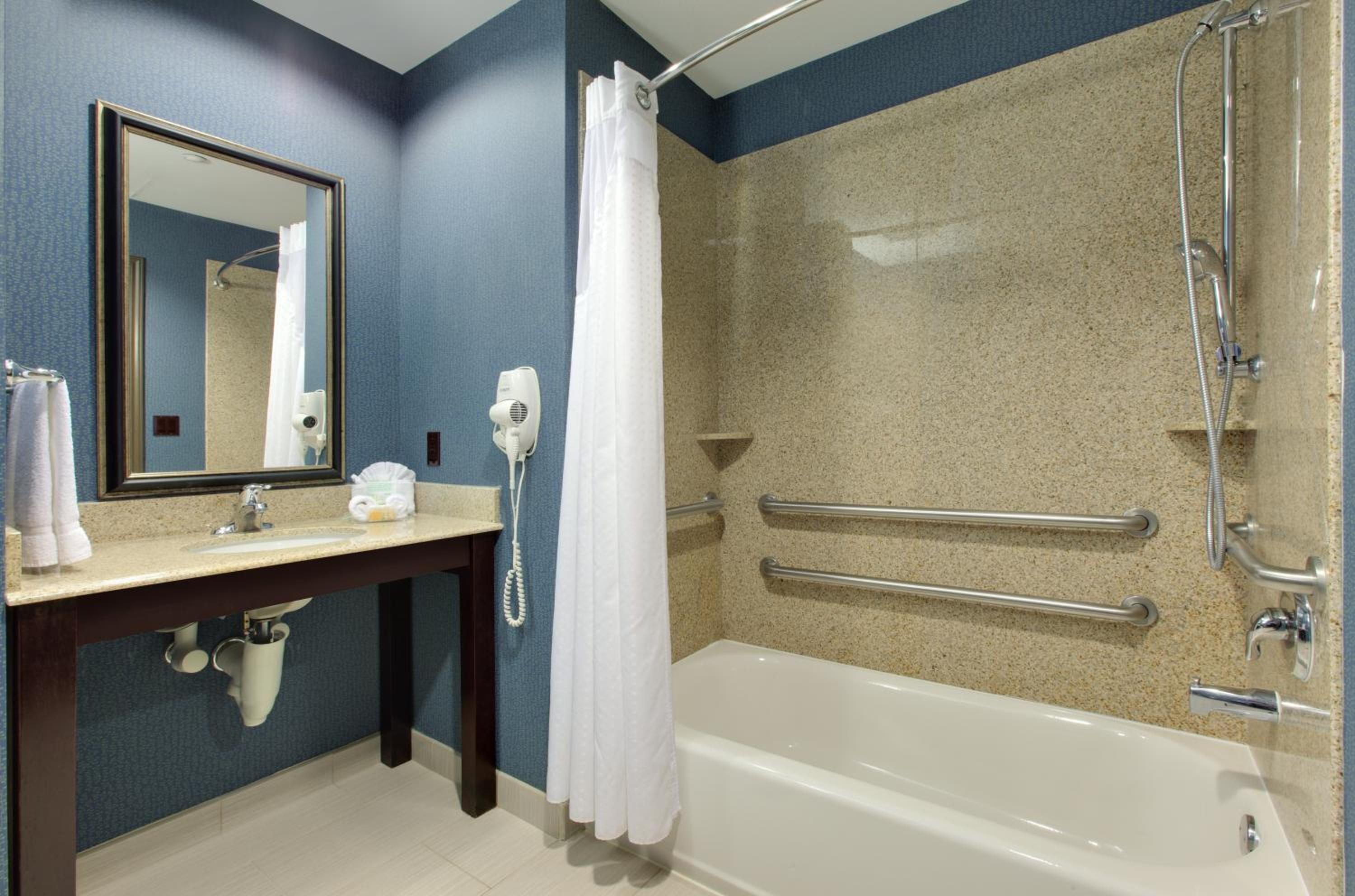 Double Room with Bath Tub - Disability Access  - Photo 2