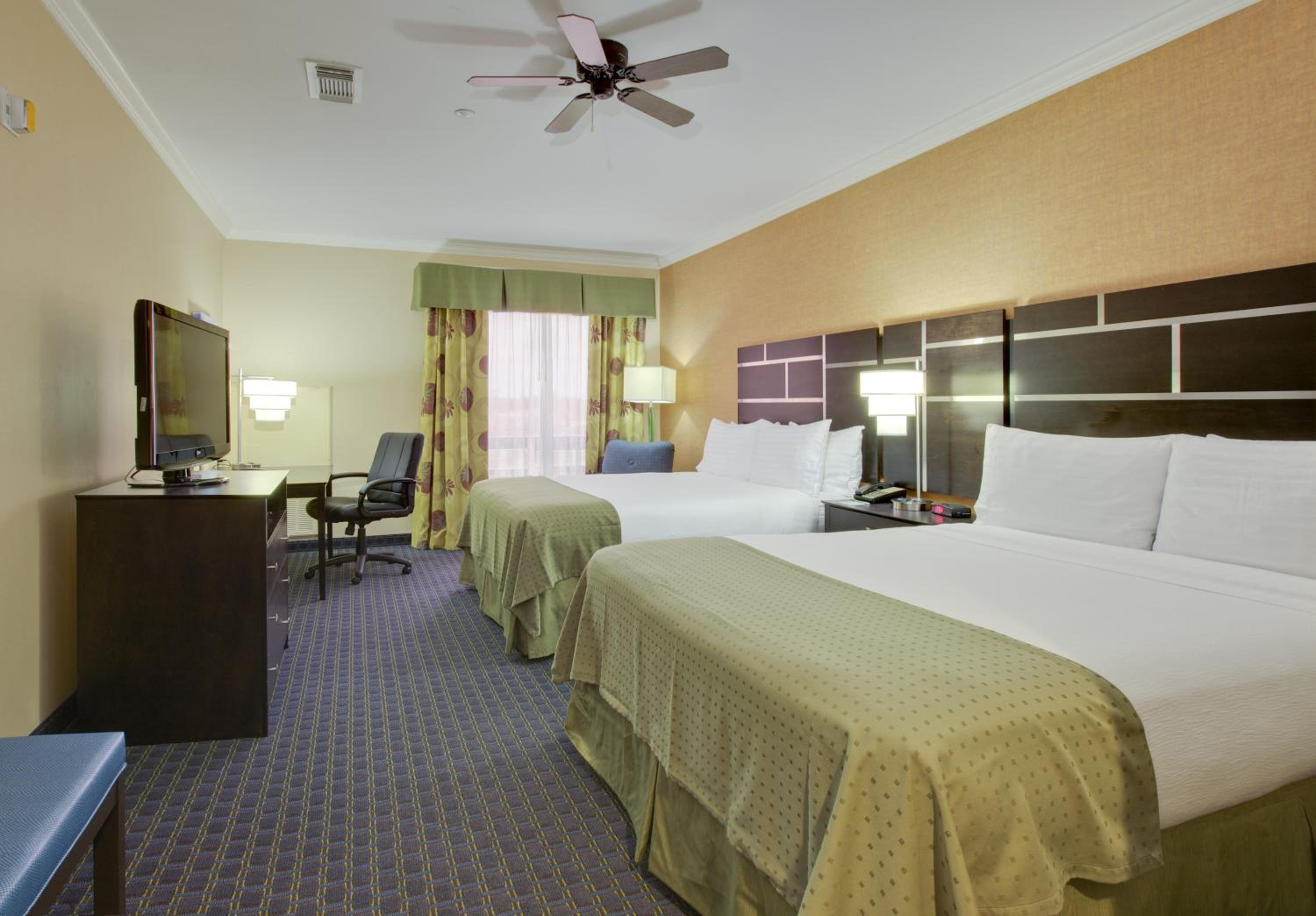 Standard Room with Two Queen Beds - Photo 1