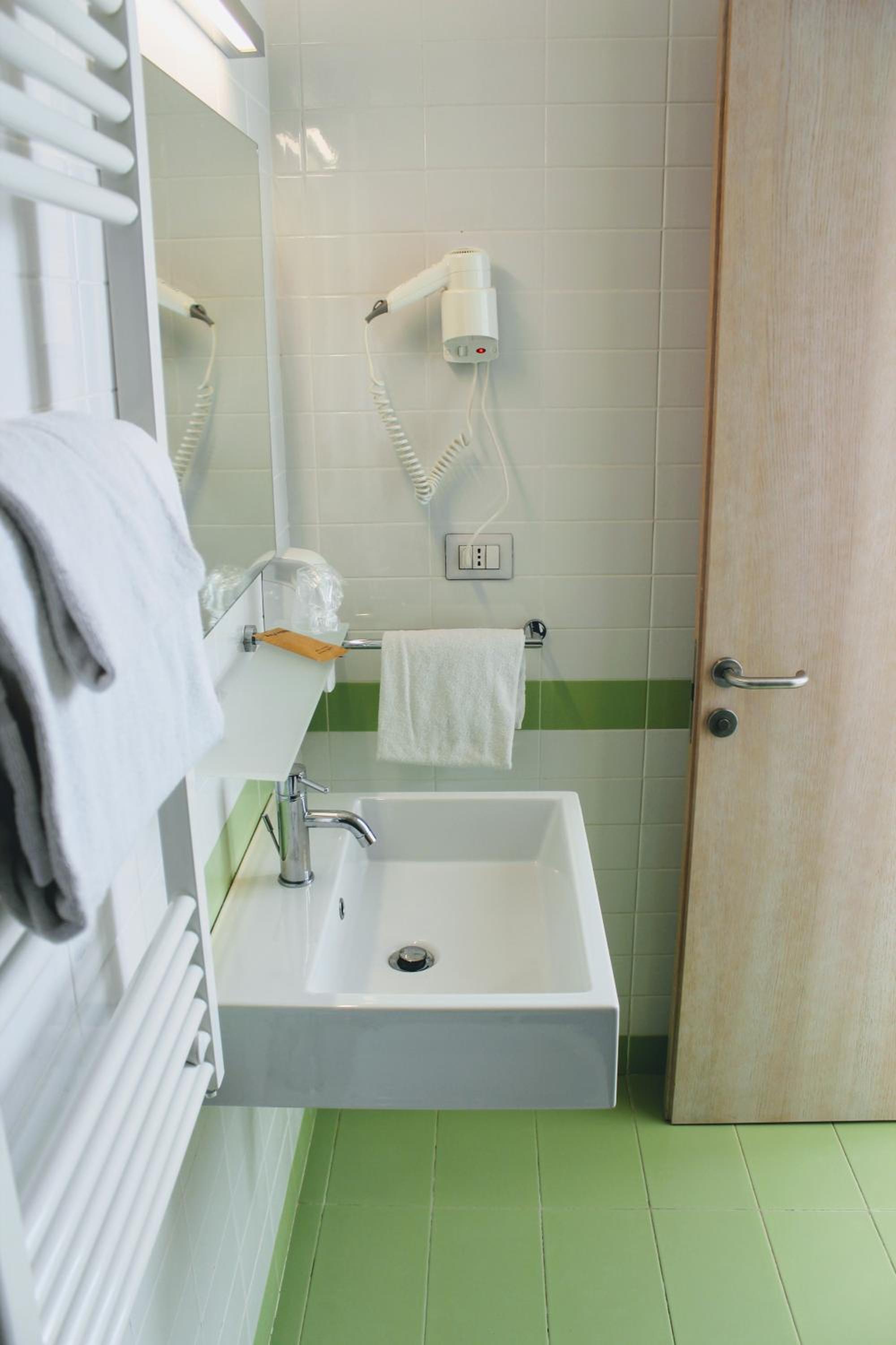 Deluxe Double or Twin Room photo 2