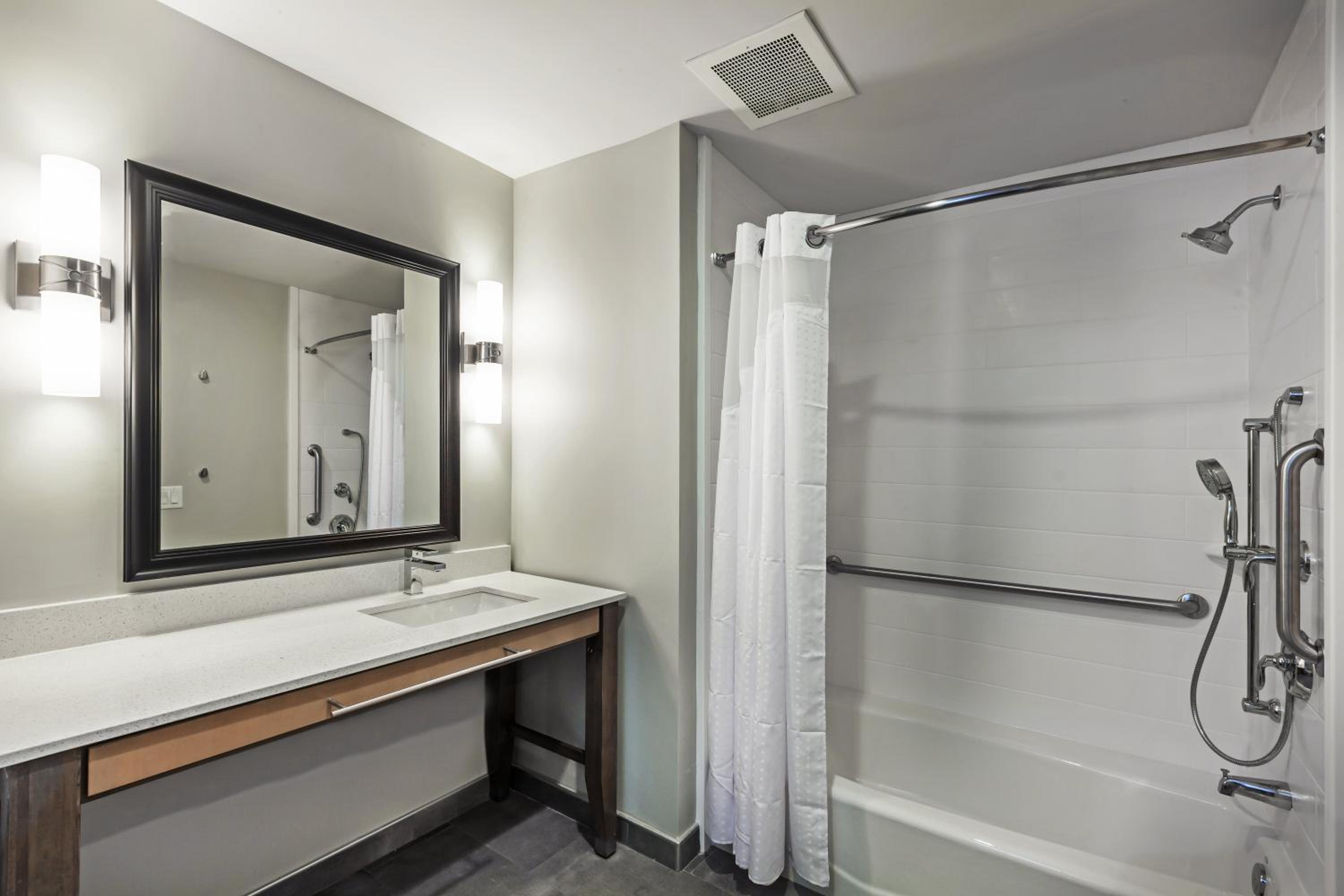 Queen Room with Two Queen Beds and Mobility Accessible Tub