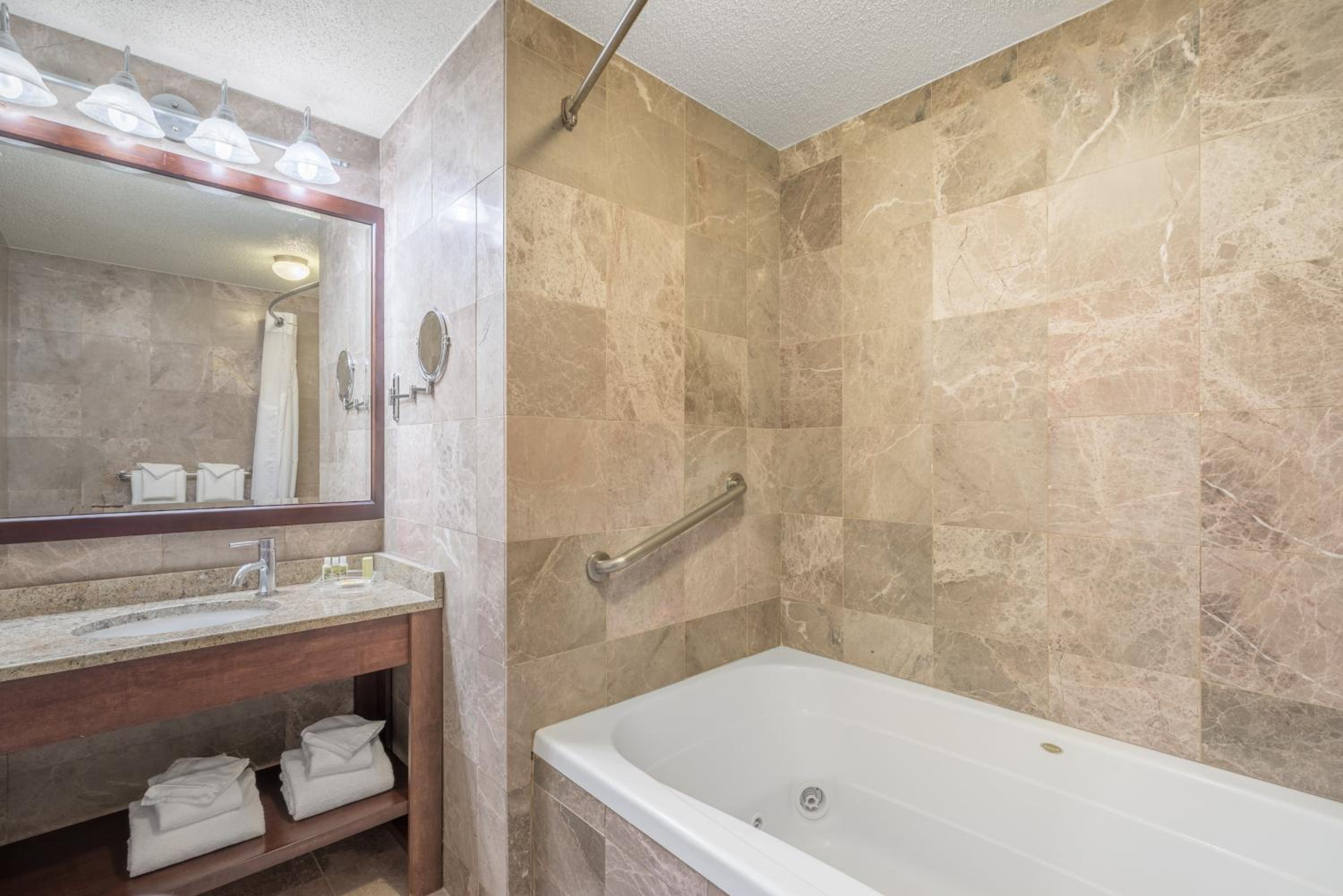 King Room with Jetted Tub - Photo 2