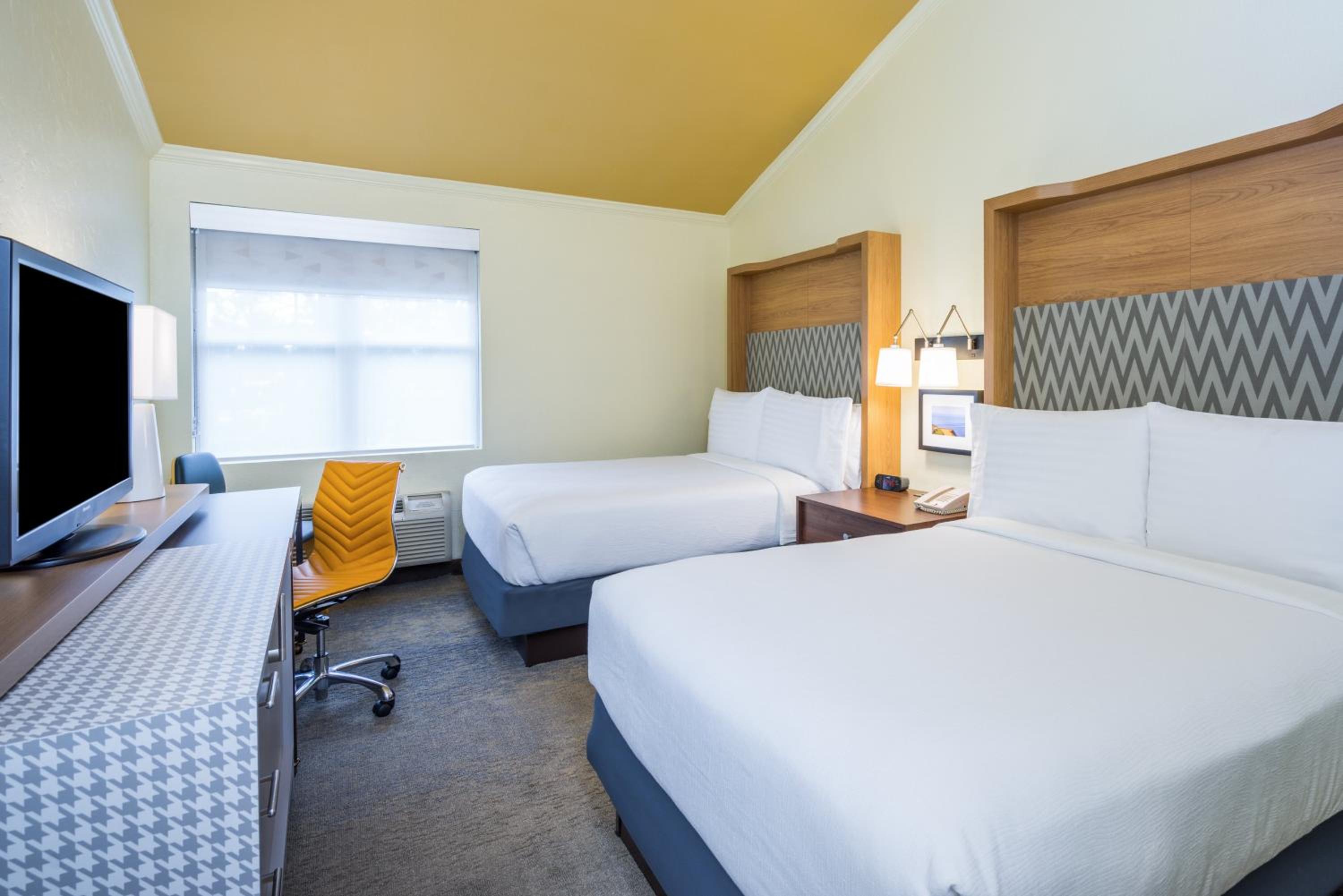 Standard Double Room with Two Double Beds - Photo 1