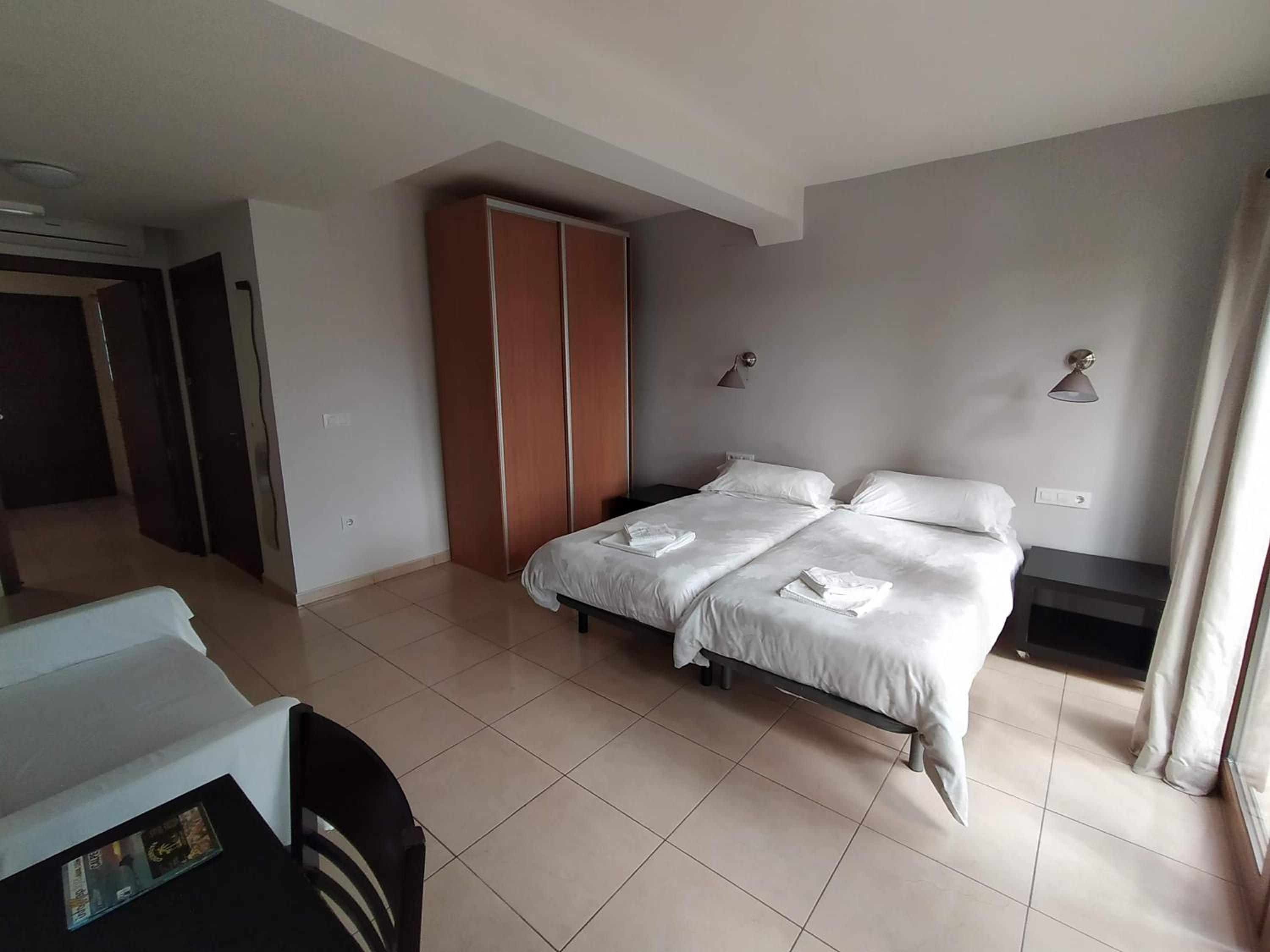 Twin Room - Disability Access - Photo 1
