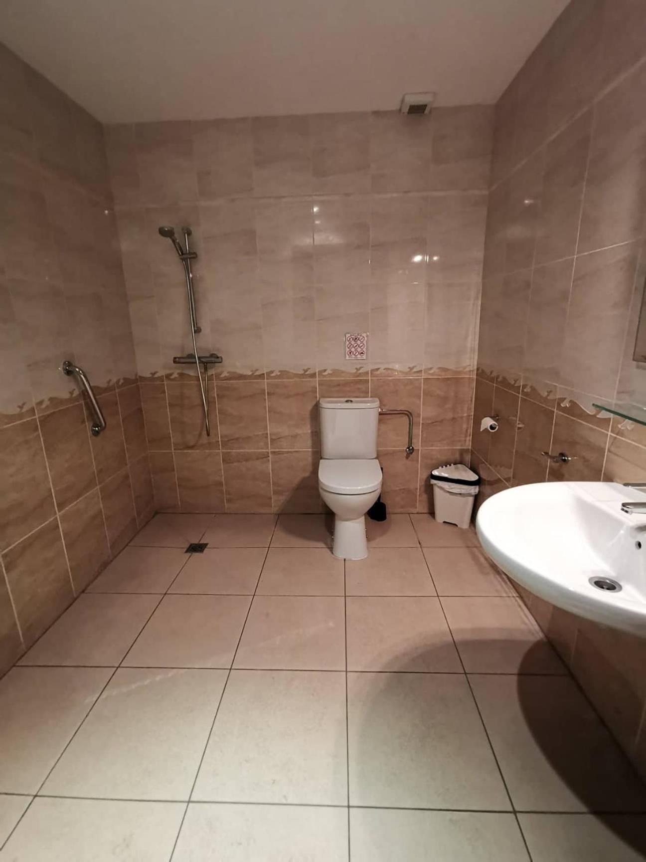 Twin Room - Disability Access photo 1