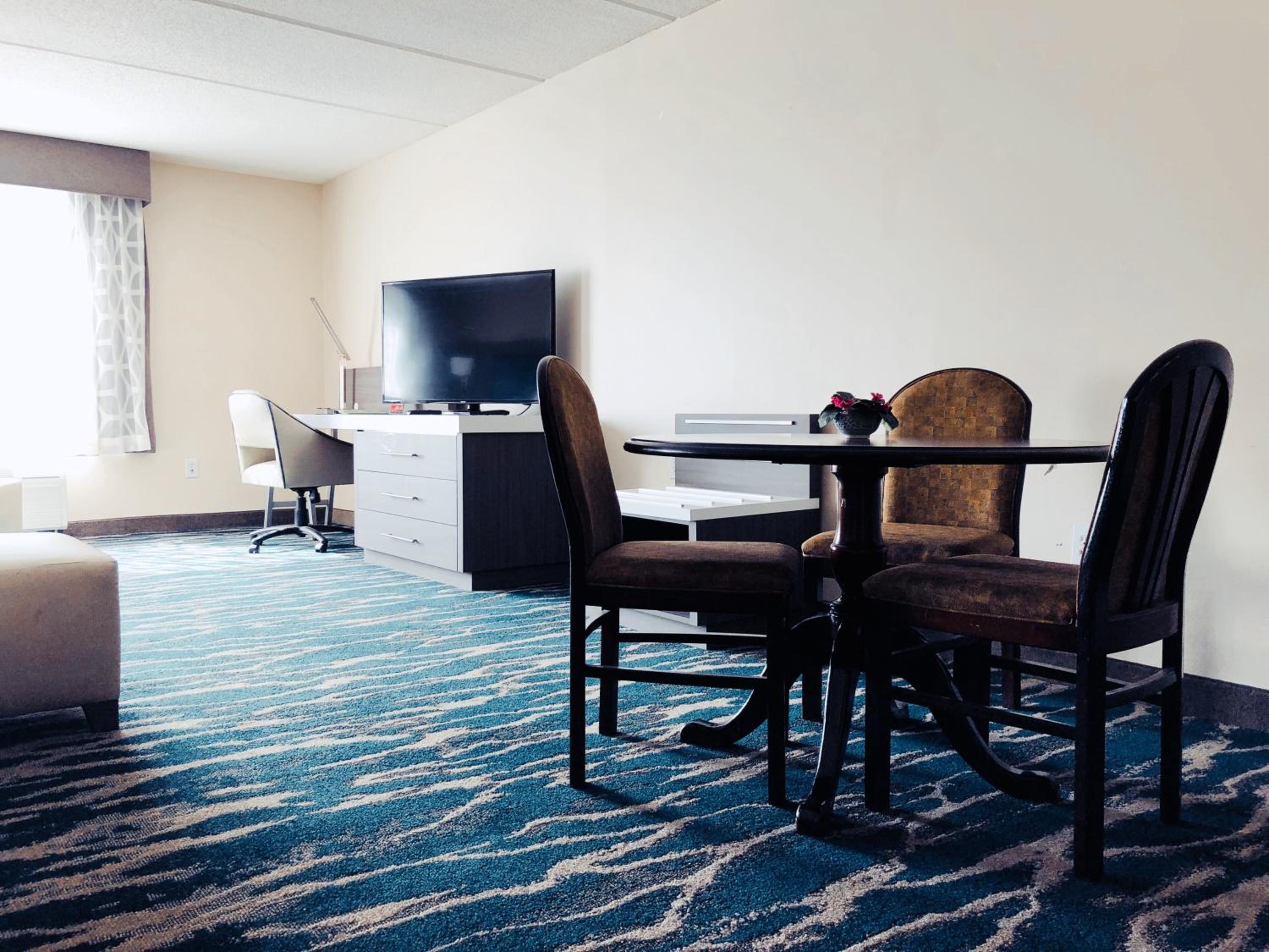 King Suite - Non-Smoking - Photo 18