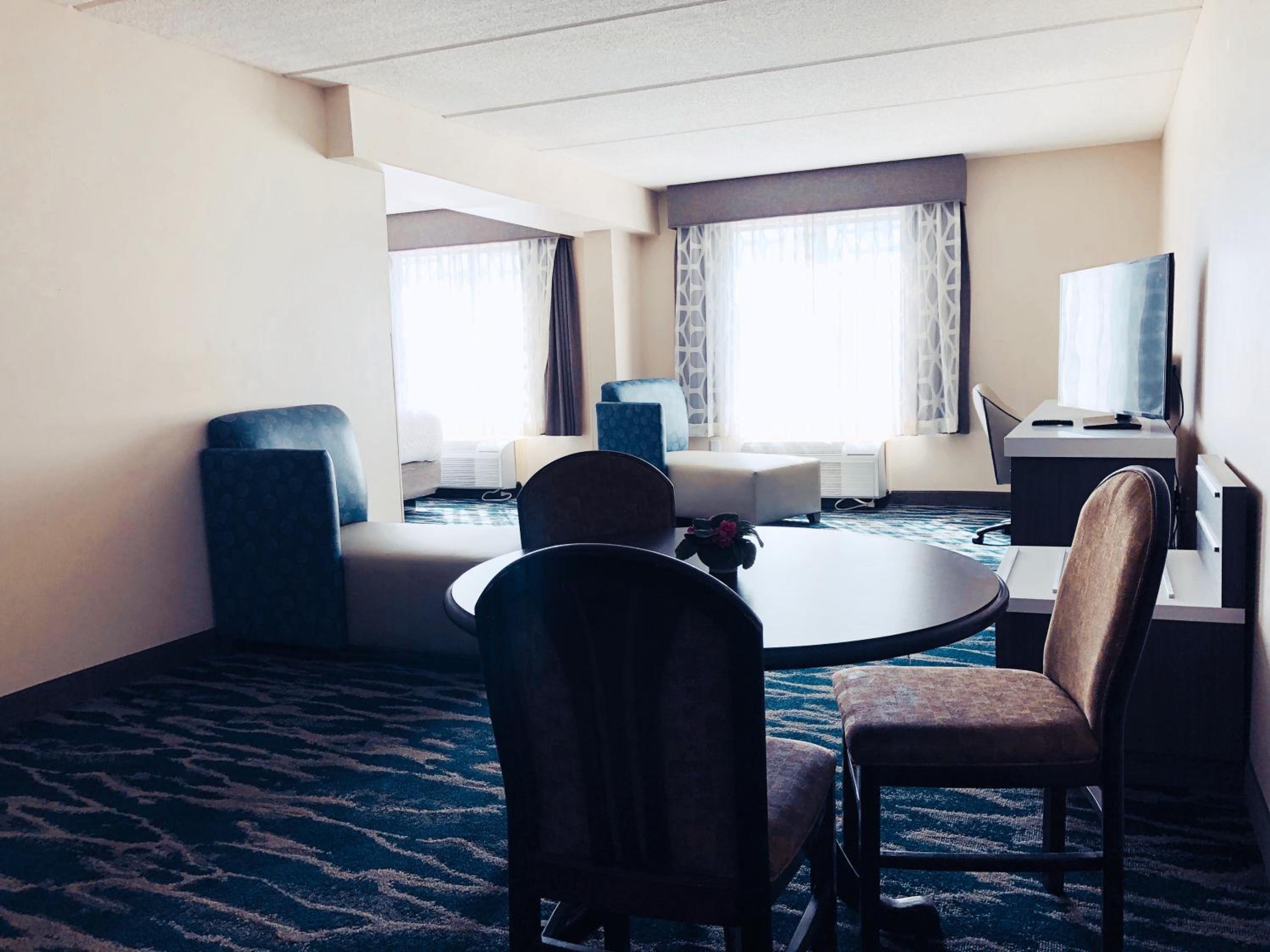 King Suite - Non-Smoking - Photo 17