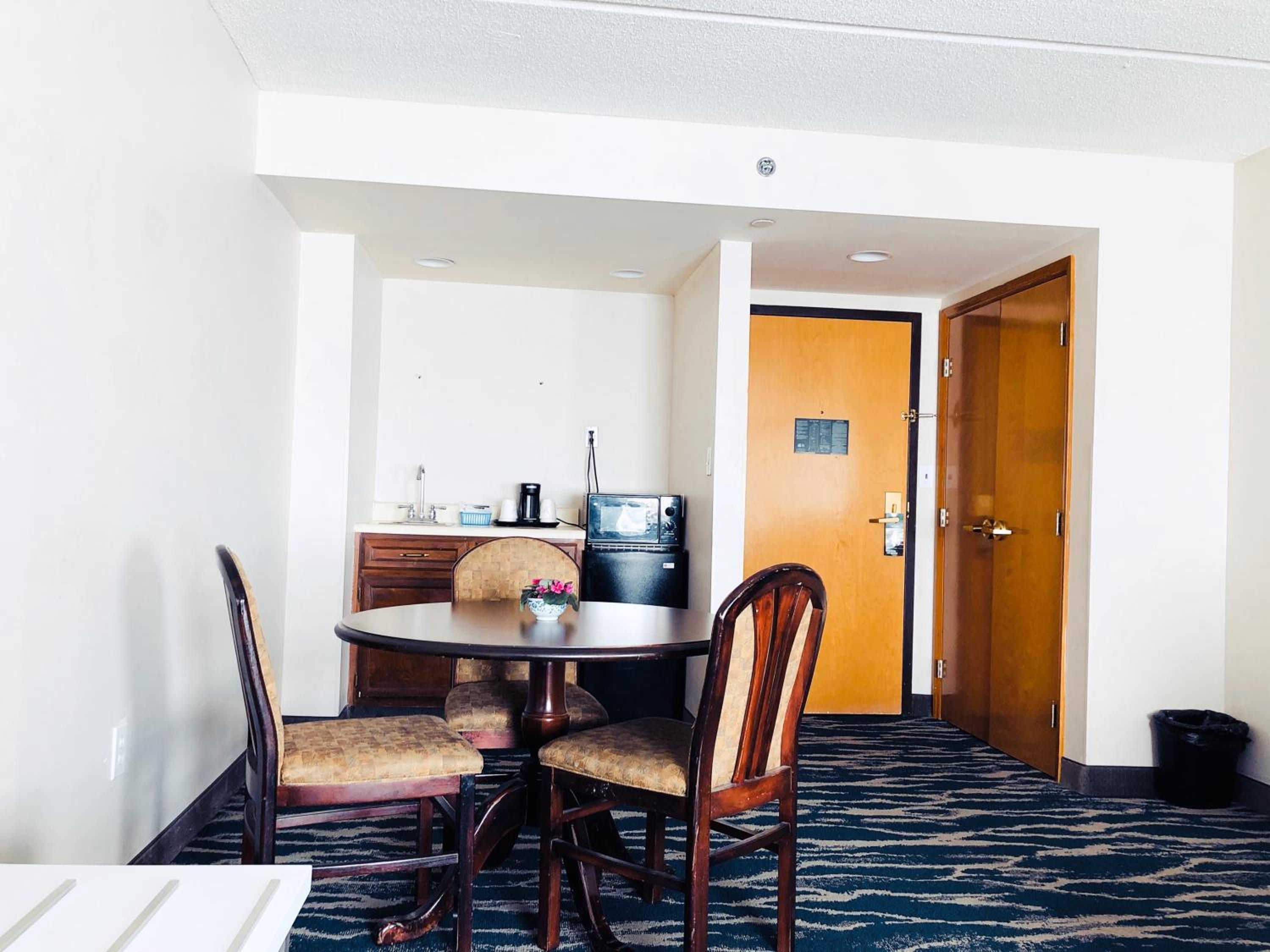 King Suite - Non-Smoking - Photo 16
