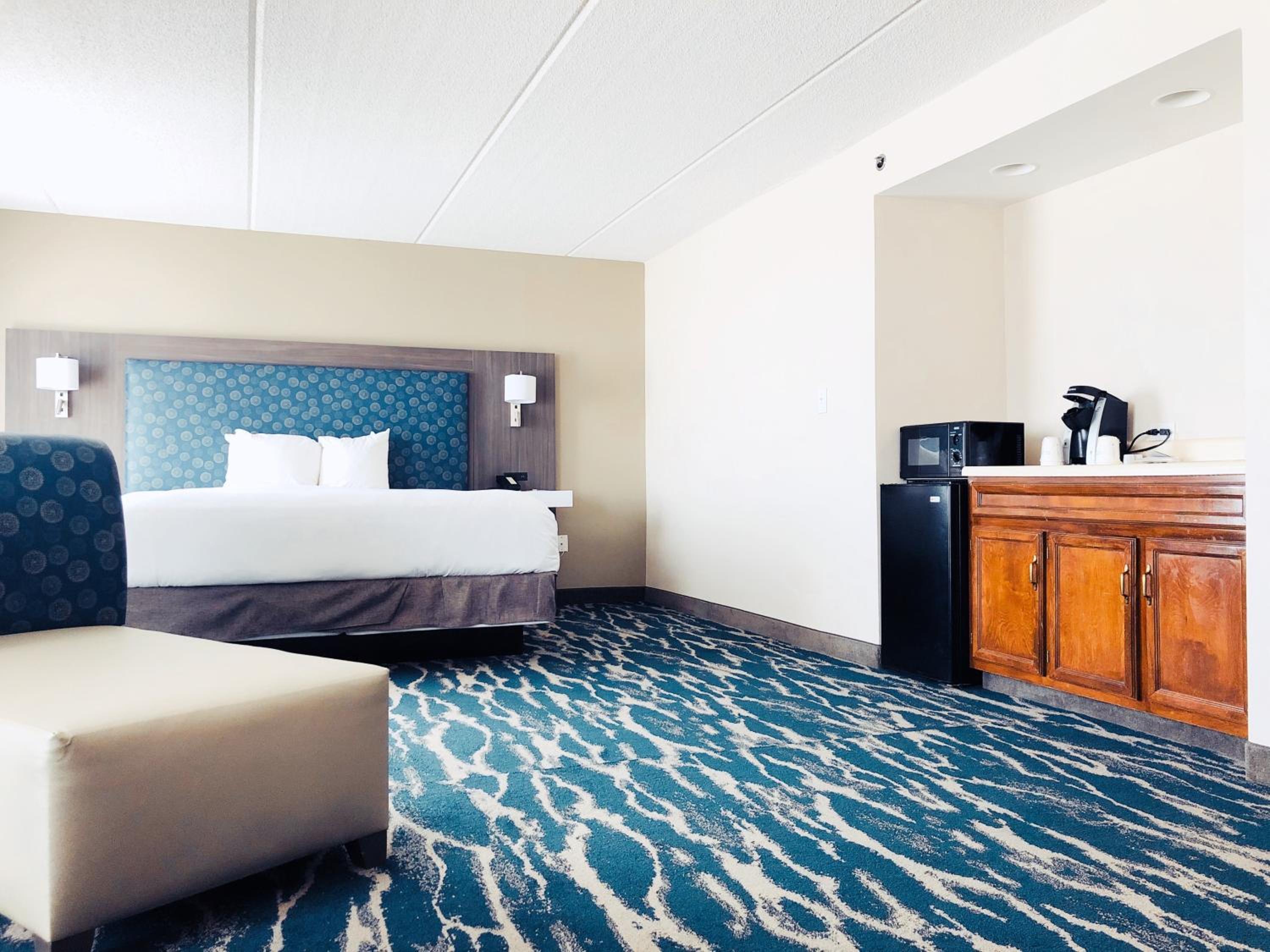 King Suite - Non-Smoking - Photo 14