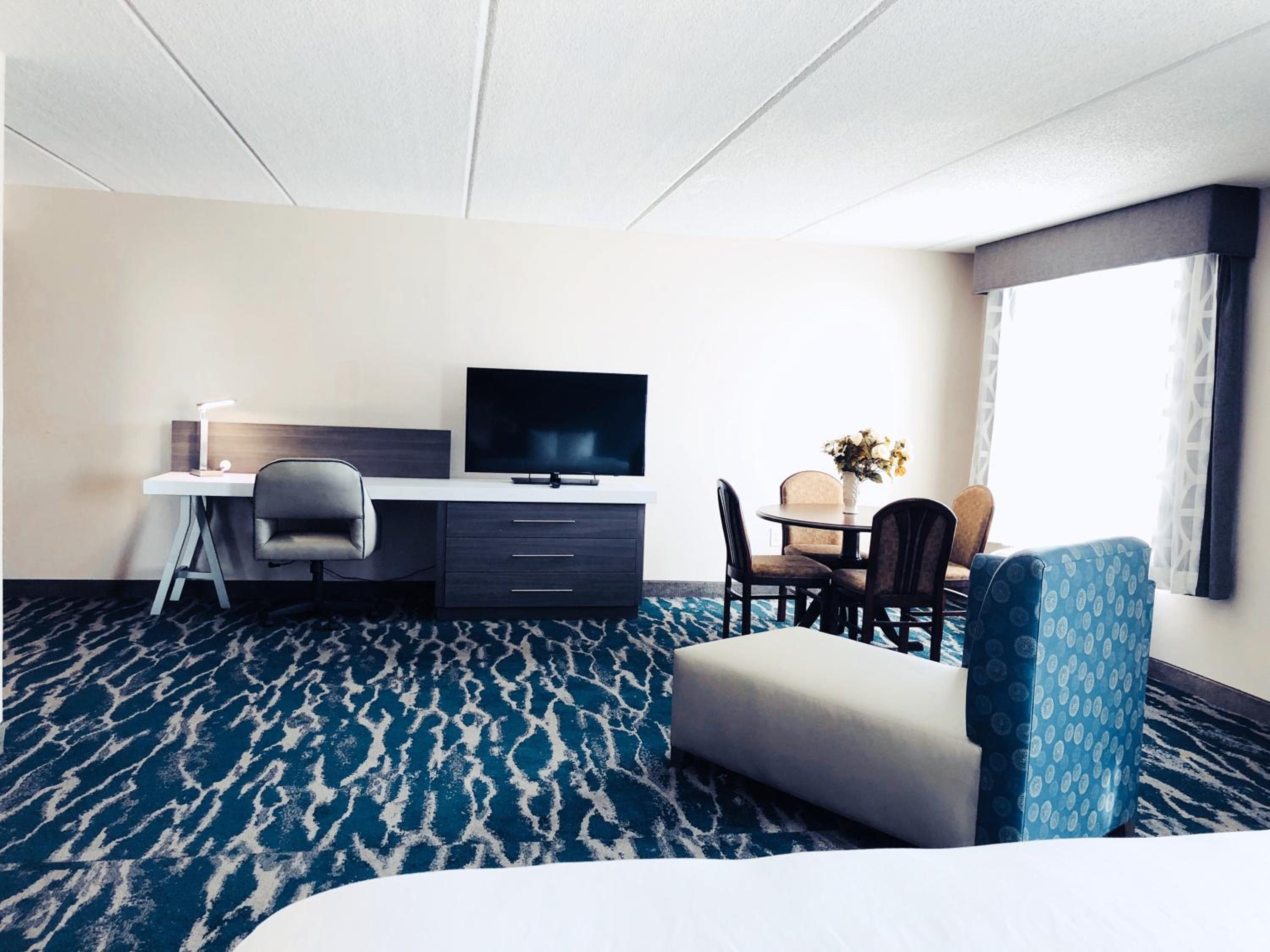 King Suite - Non-Smoking - Photo 25