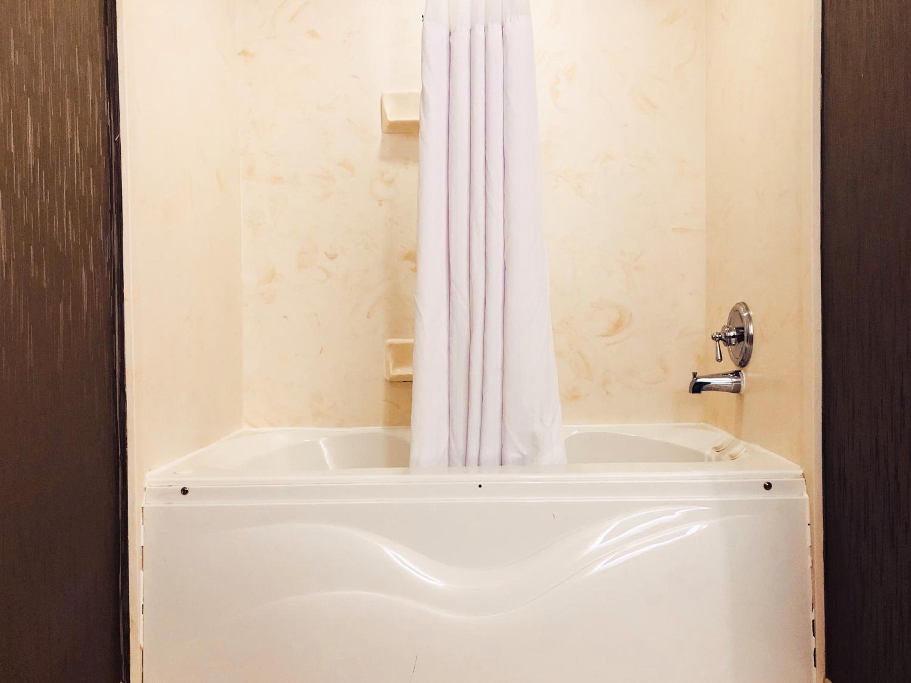King Suite - Non-Smoking - Photo 12