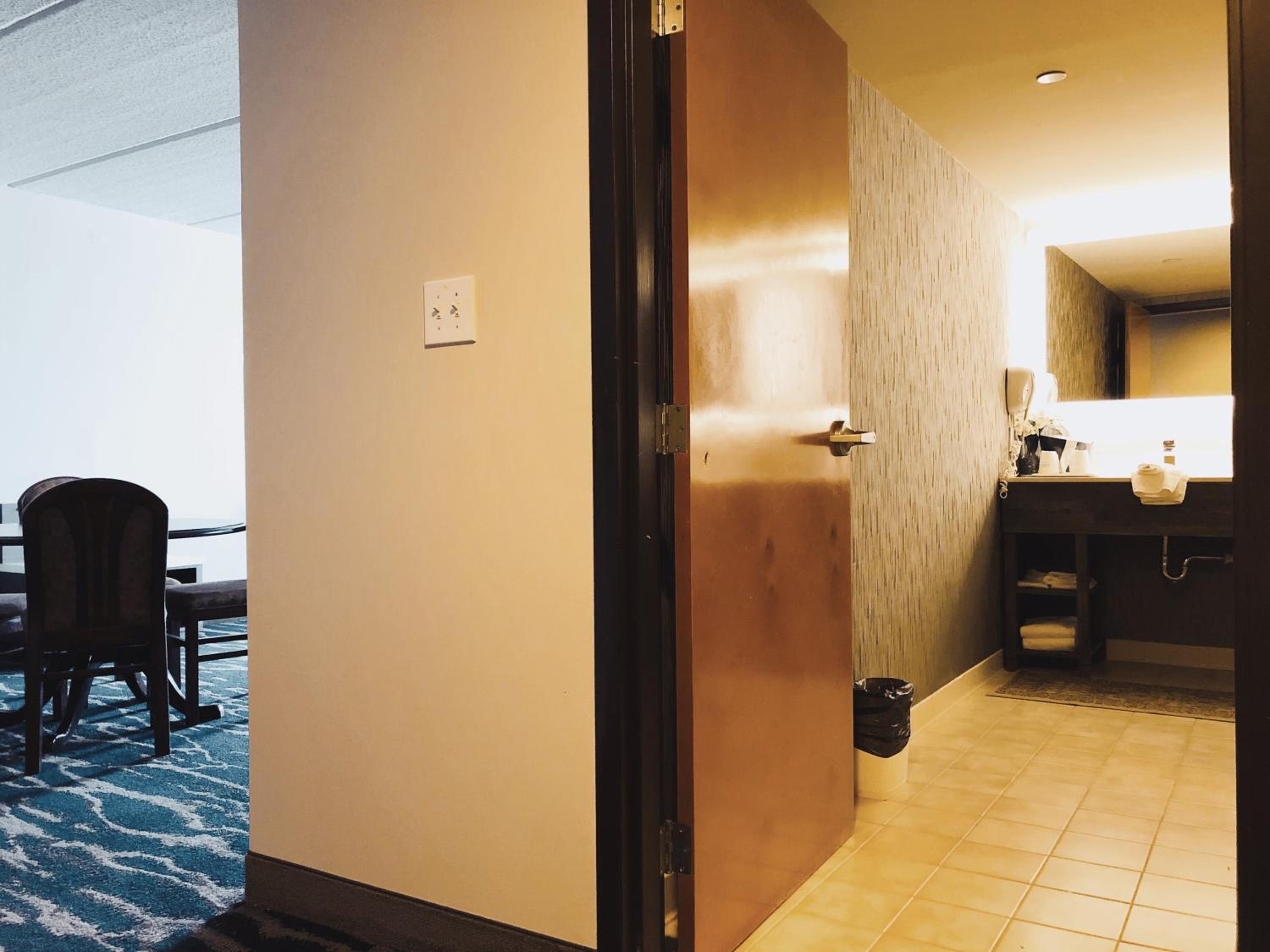 King Suite - Non-Smoking - Photo 20