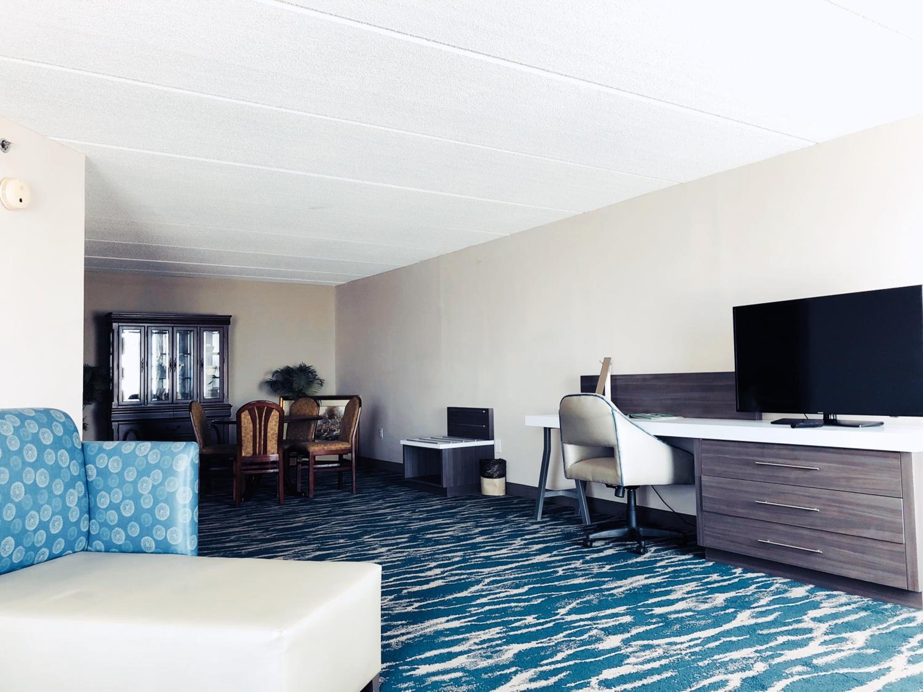 King Suite - Non-Smoking - Photo 22