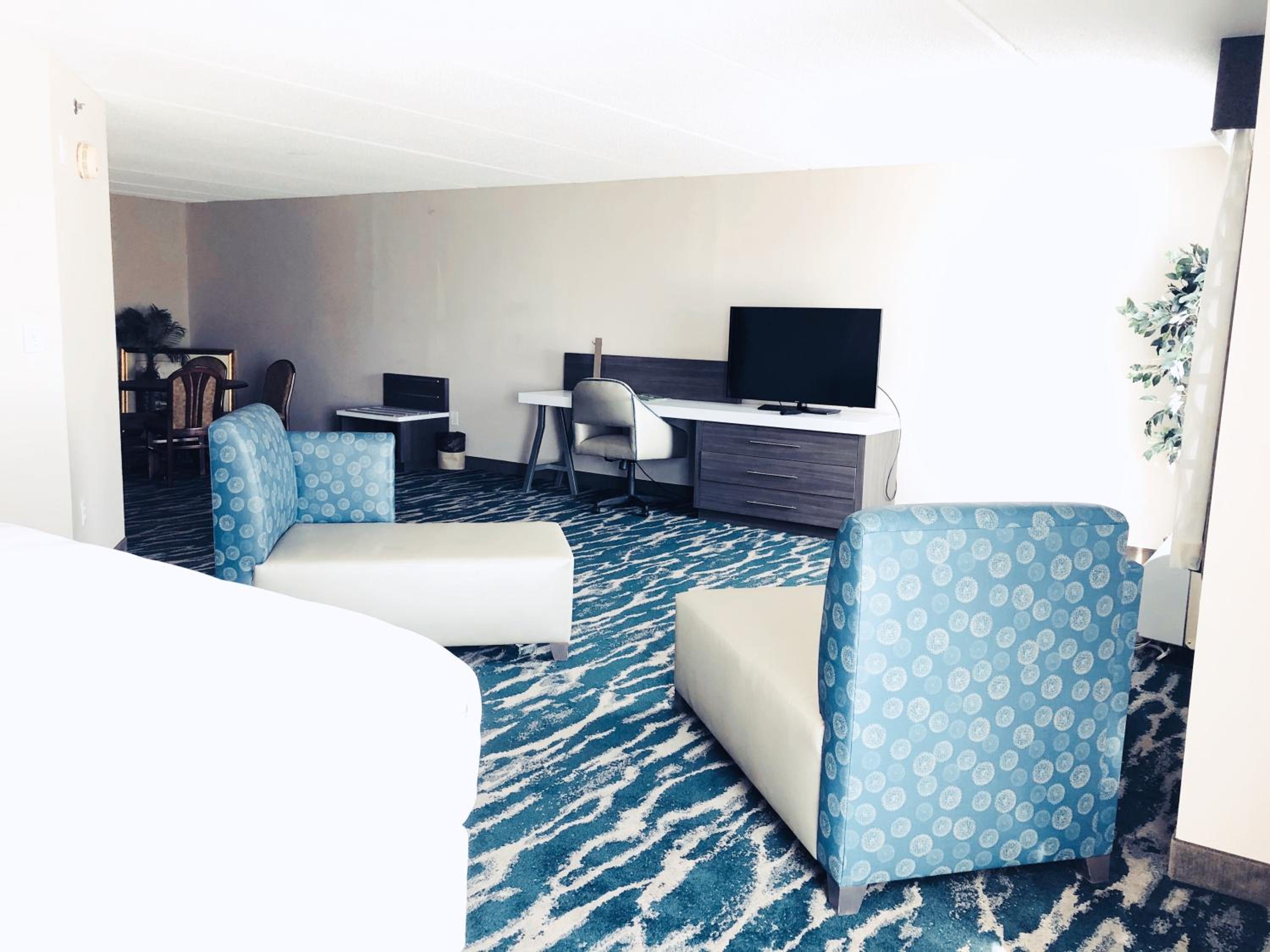 King Suite - Non-Smoking - Photo 23