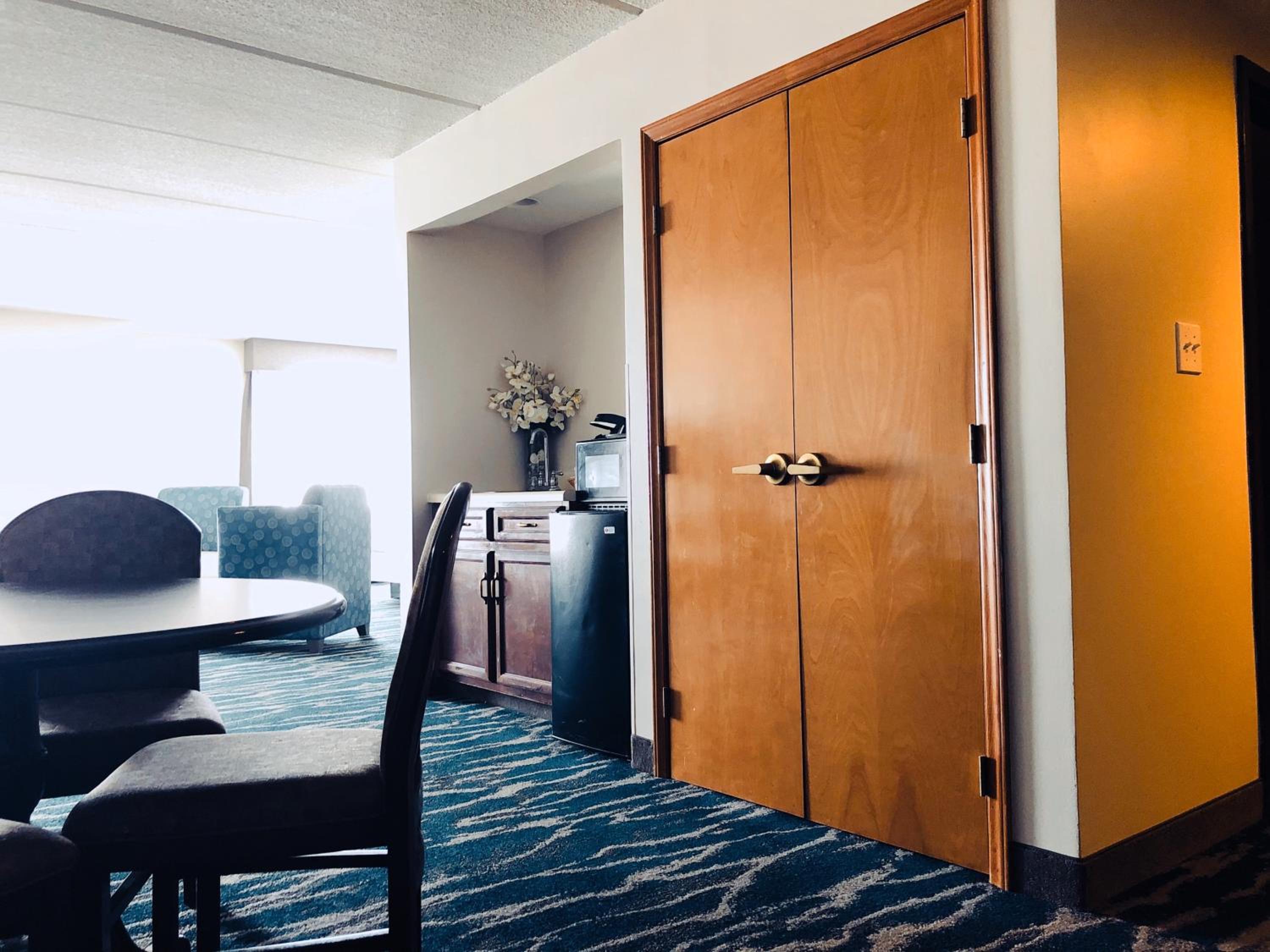 King Suite - Non-Smoking - Photo 24