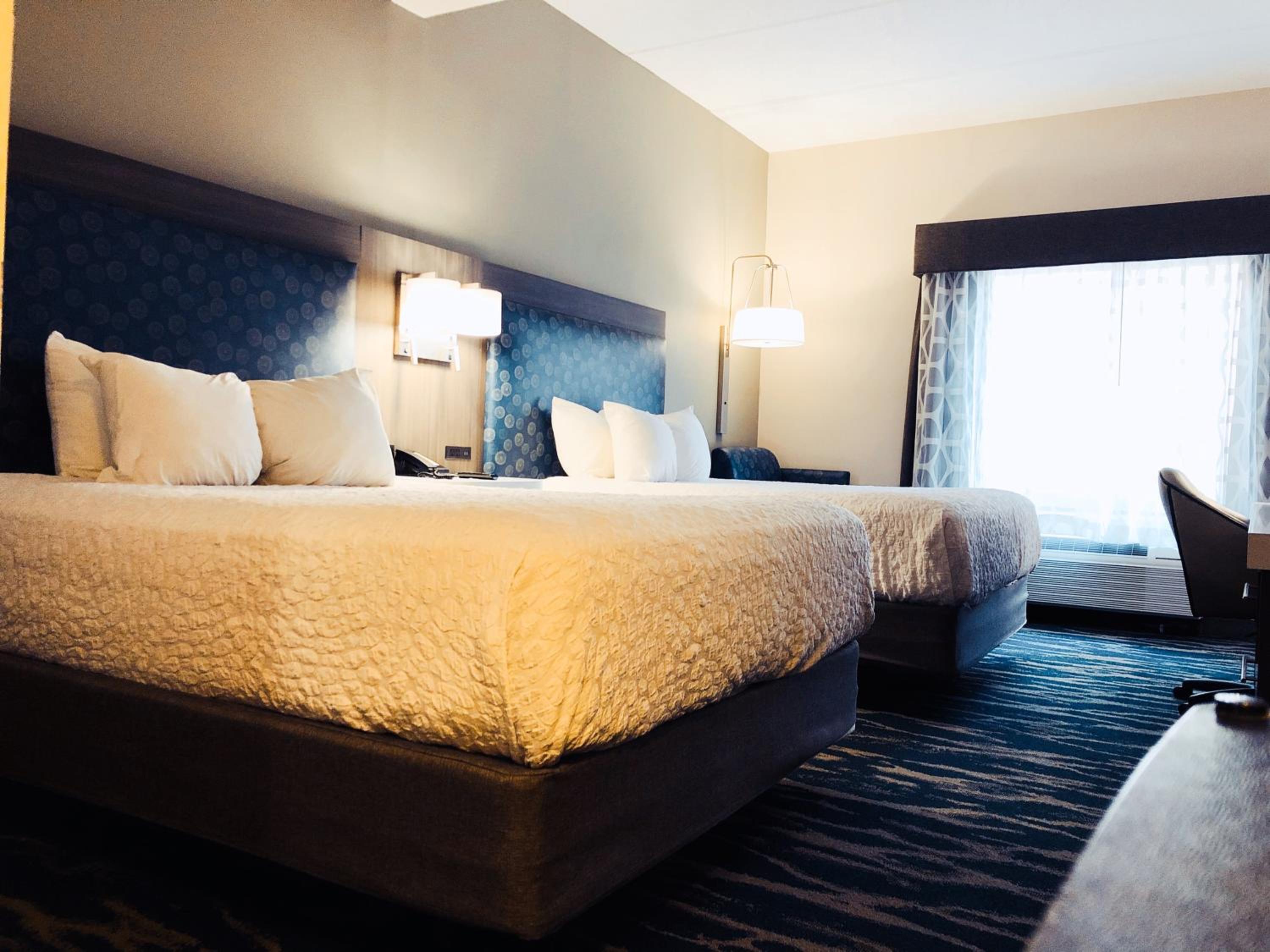 Standard Queen Room with Two Queen Beds - Non-Smoking - Photo 3