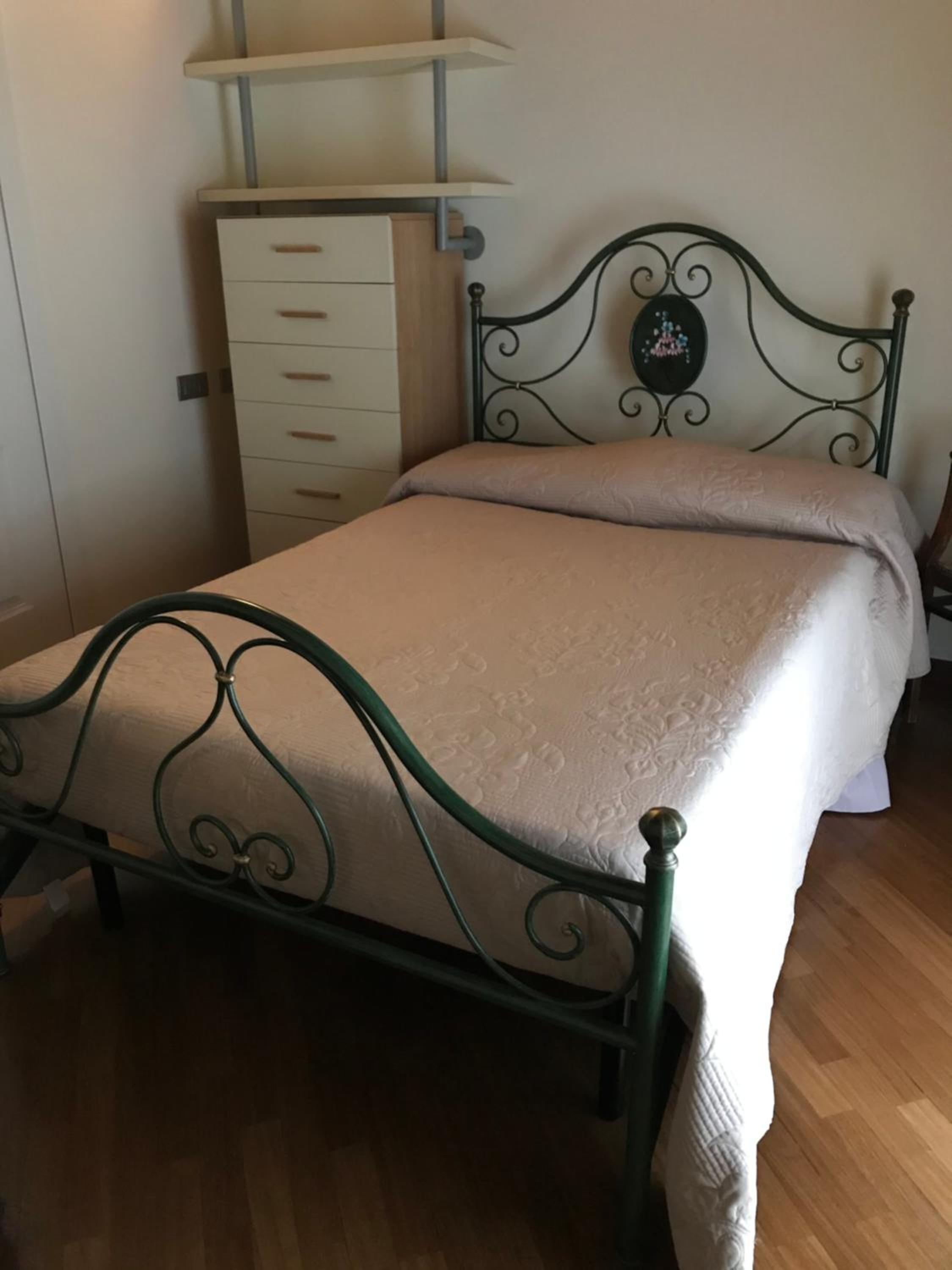Single Room with Shared Bathroom photo 1