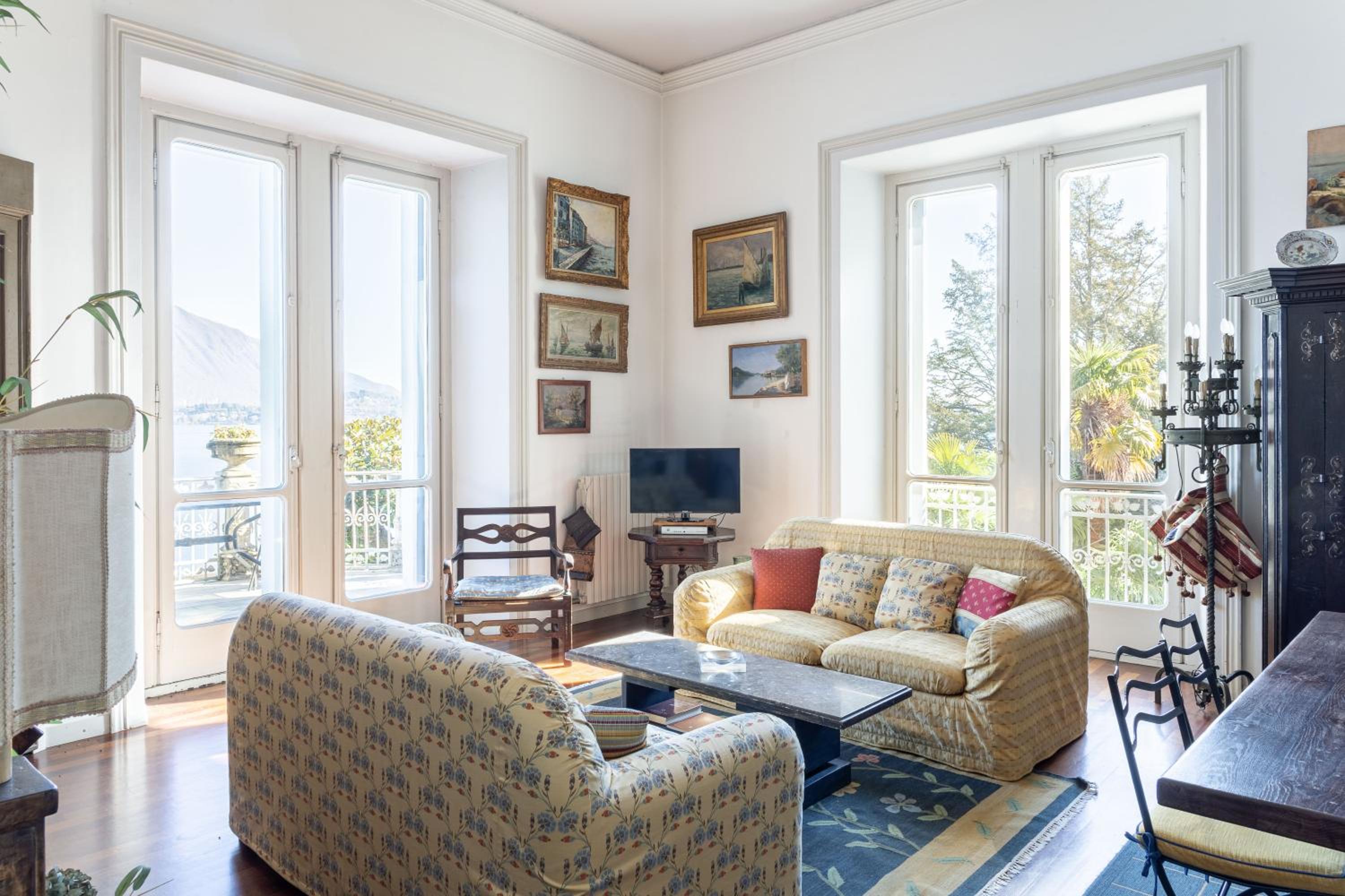 Apartment with Lake View