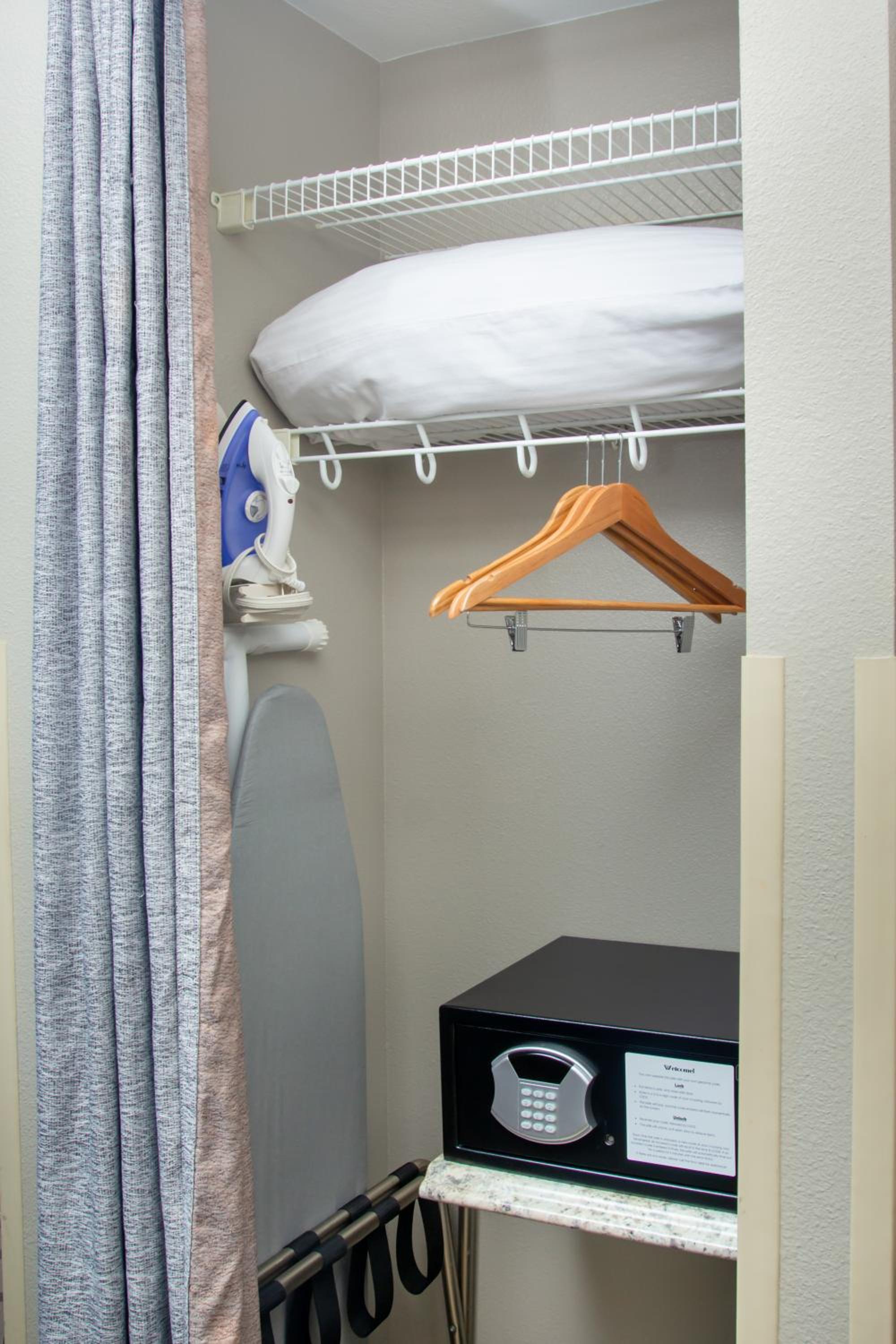 Queen Room - Photo 14