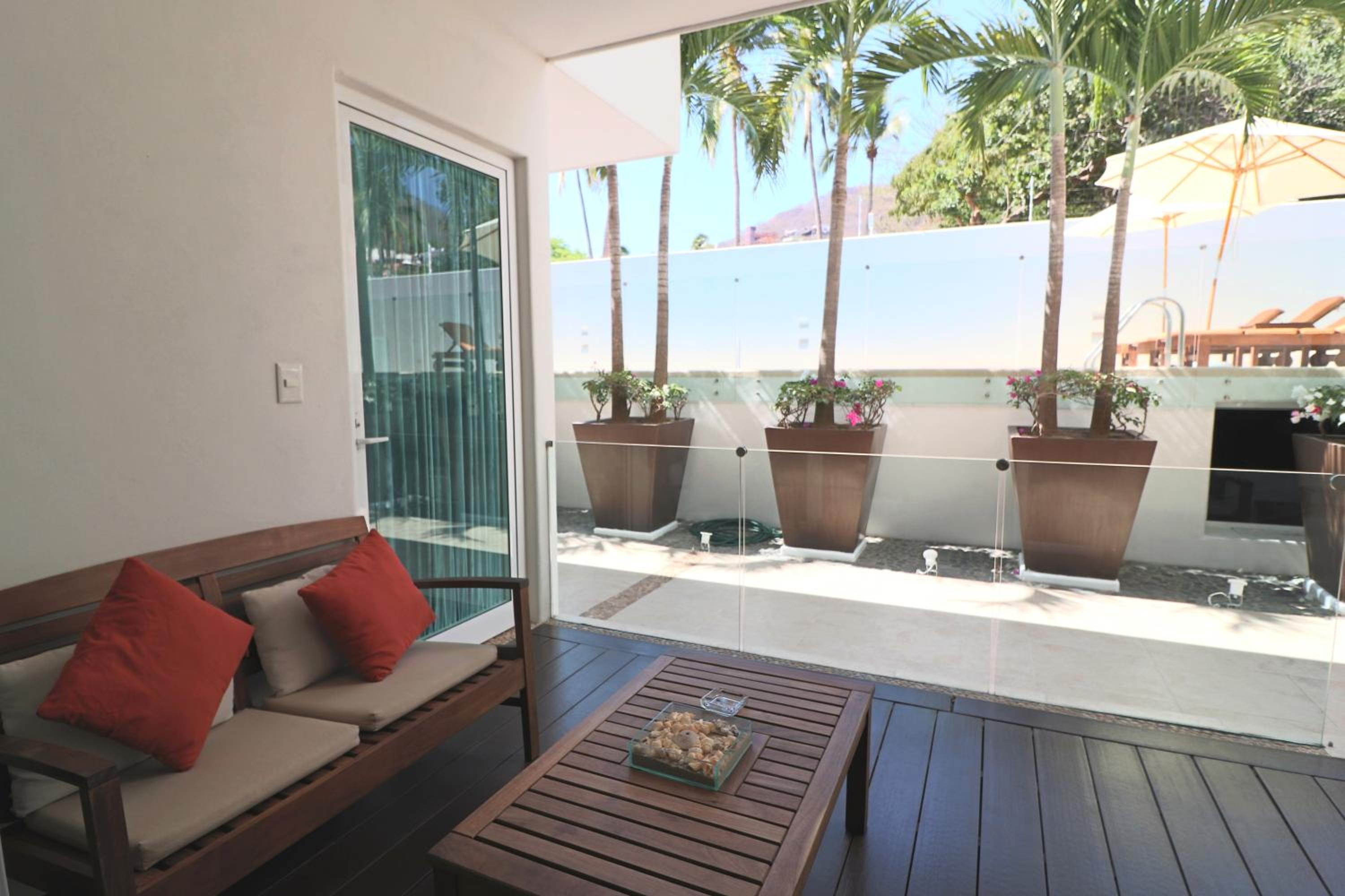 Superior King Suite - Photo 6
