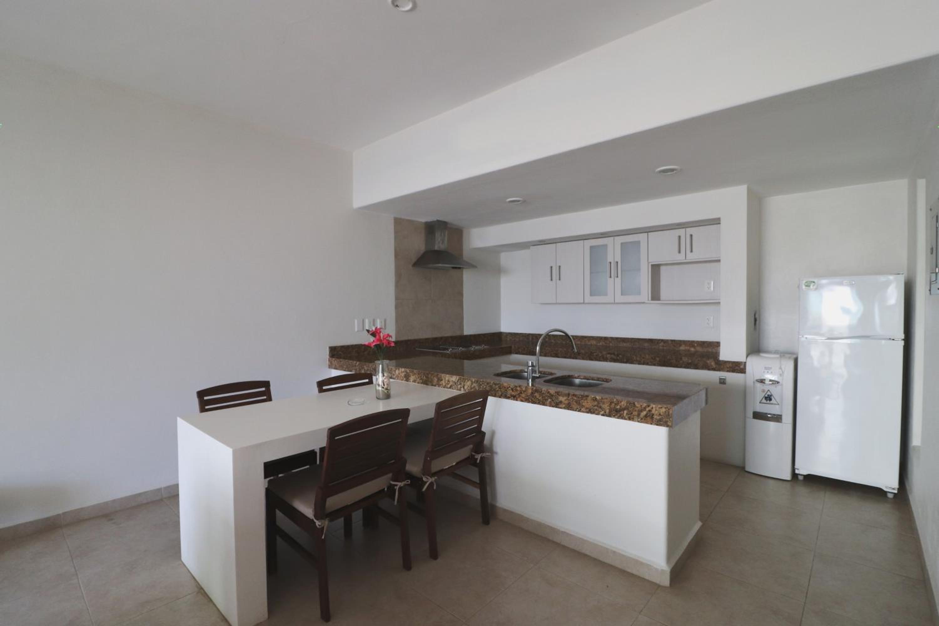 Superior King Suite - Photo 8