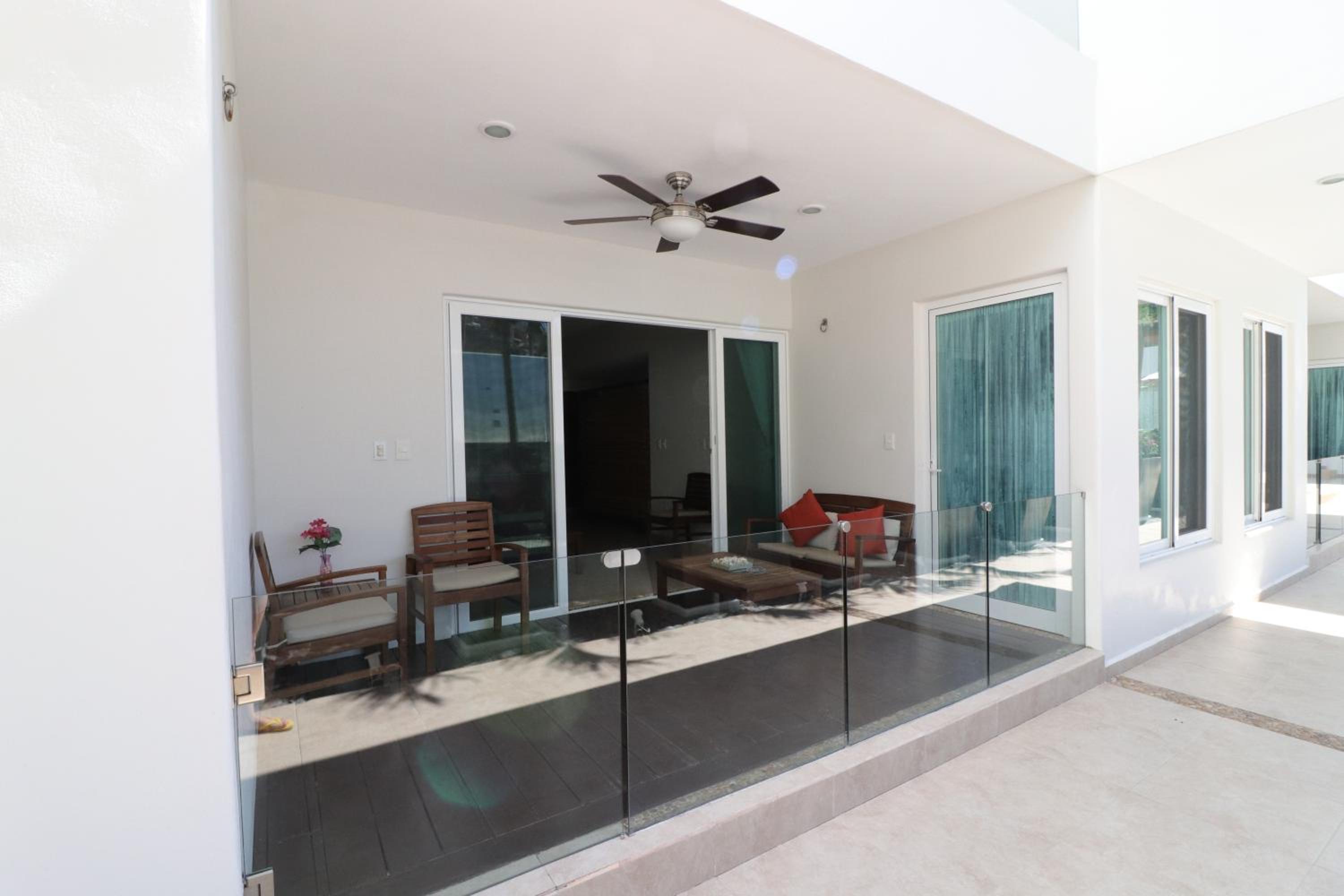 Superior King Suite - Photo 7