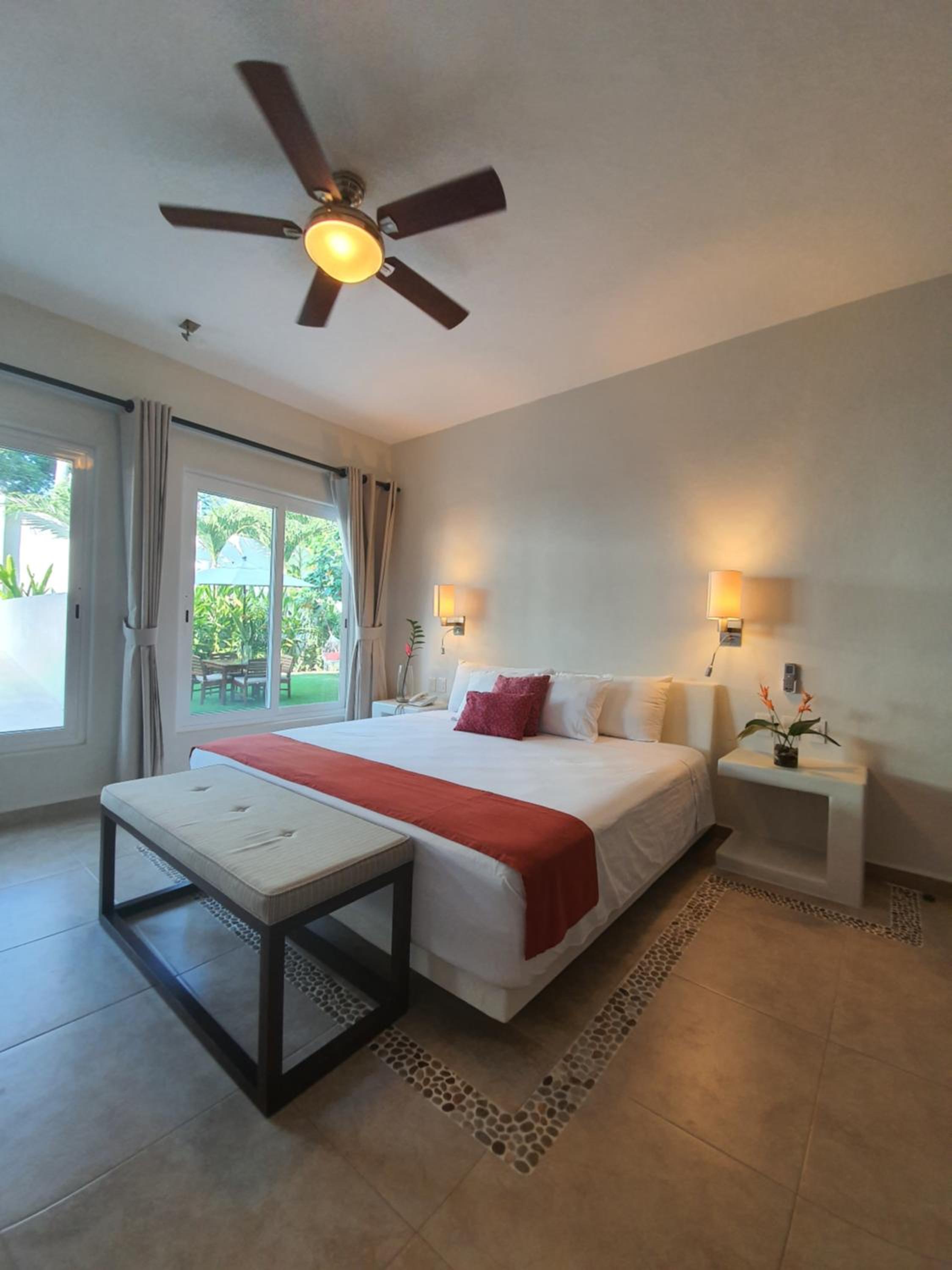 Superior King Suite - Photo 15