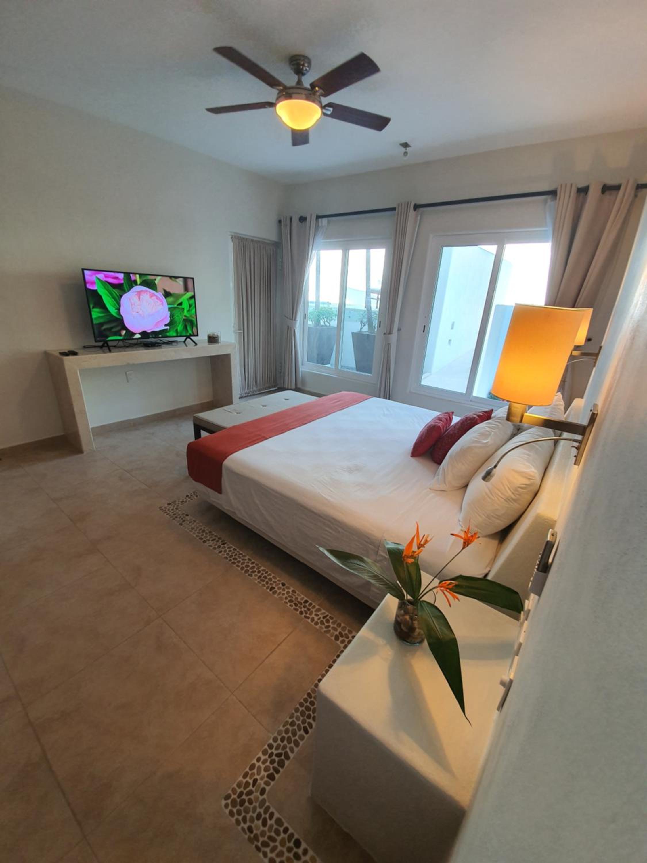 Superior King Suite - Photo 13