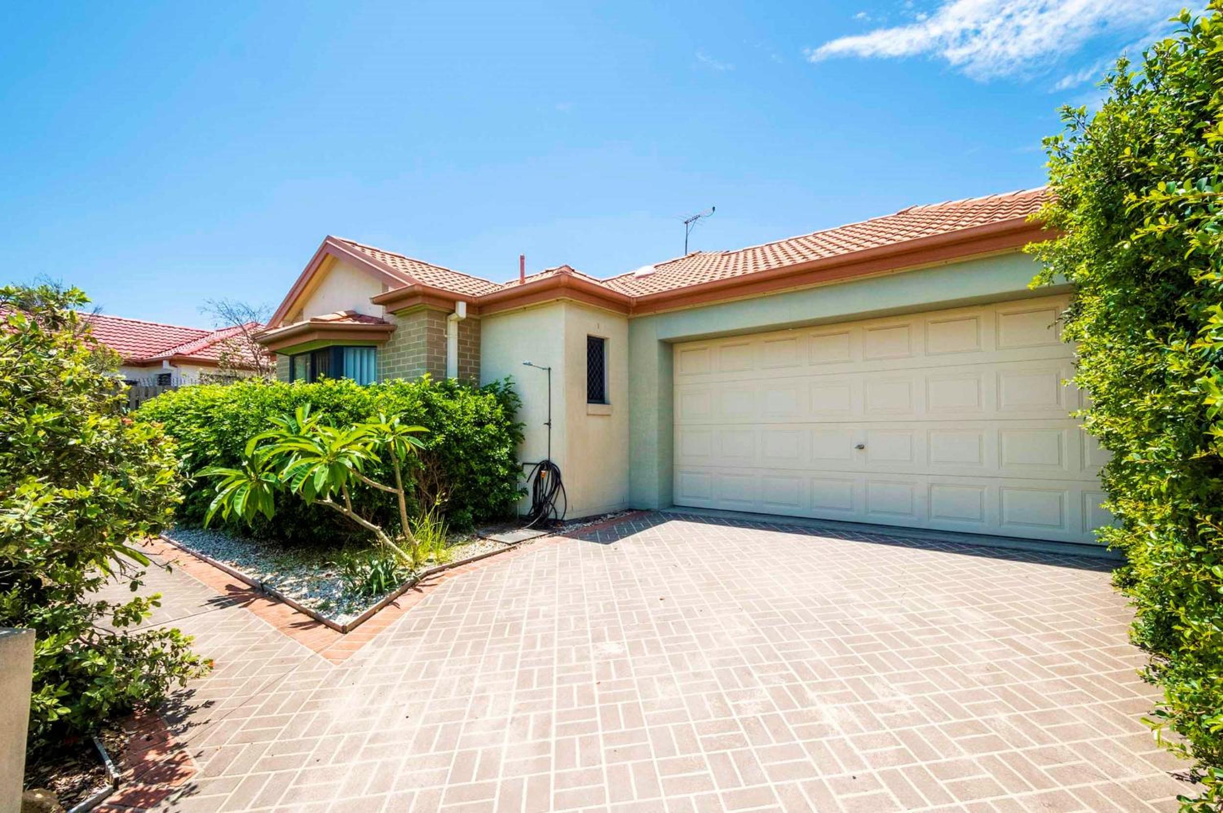 Three-Bedroom House photo 1