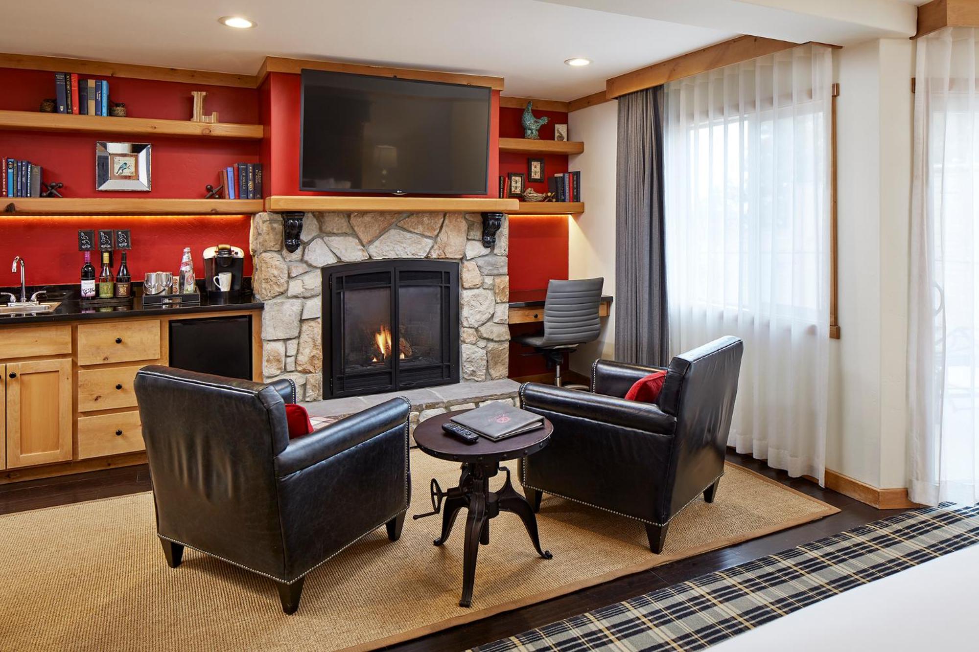 Premier King Room - Photo 8