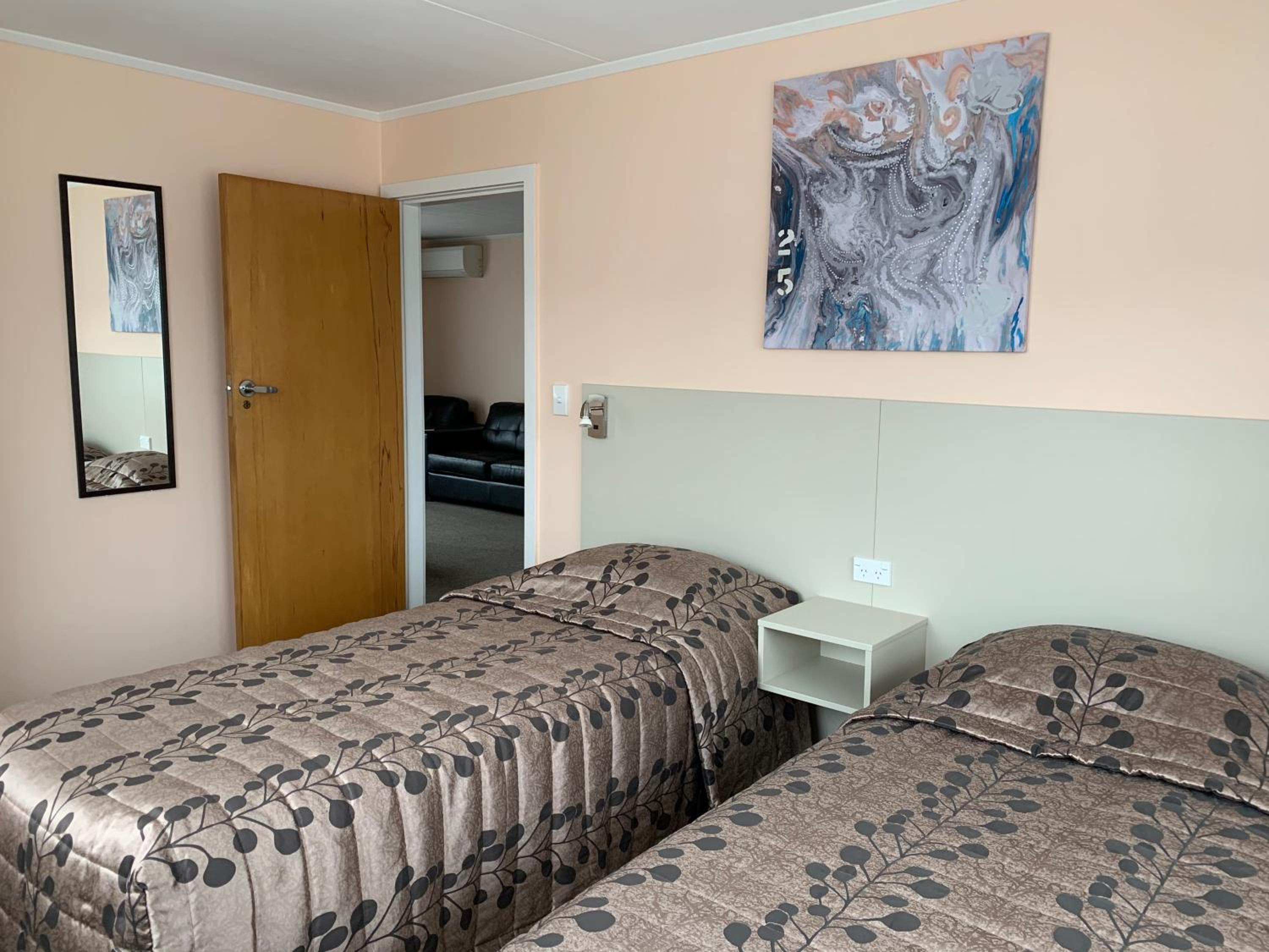 Standard Double Room - Photo 10