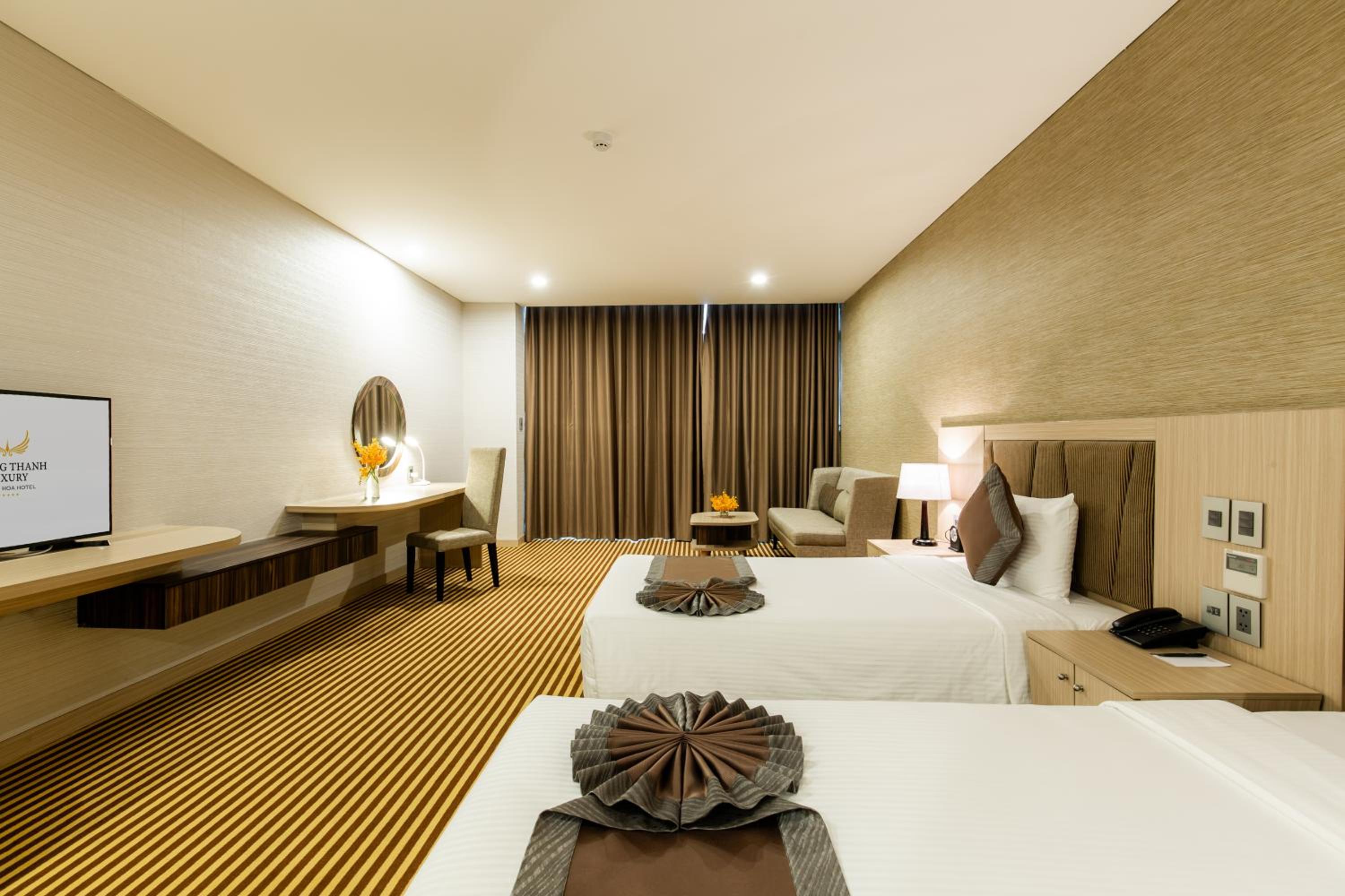Deluxe Twin Room with Sea View thumbnail 6