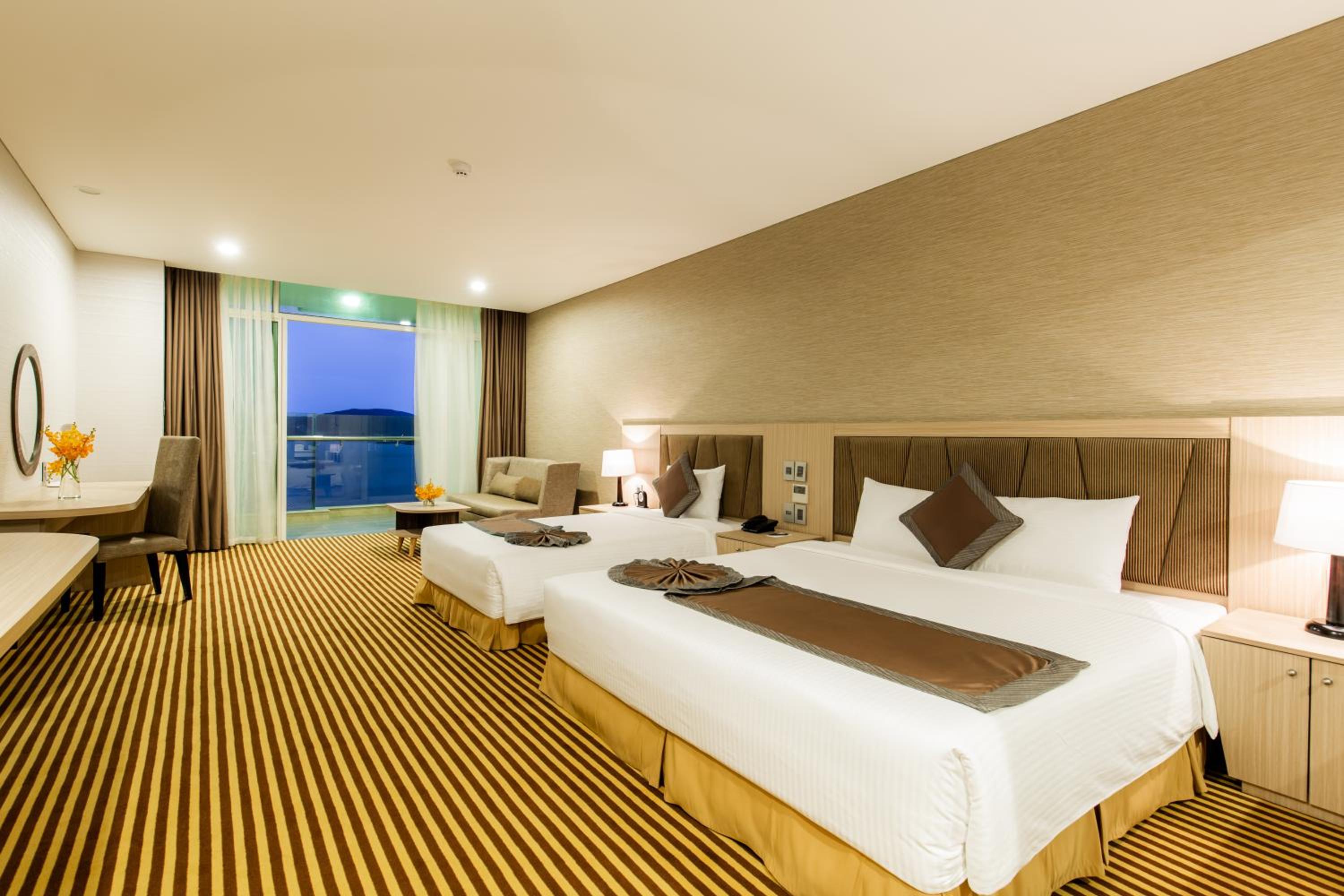 Deluxe Triple Room with Sea View