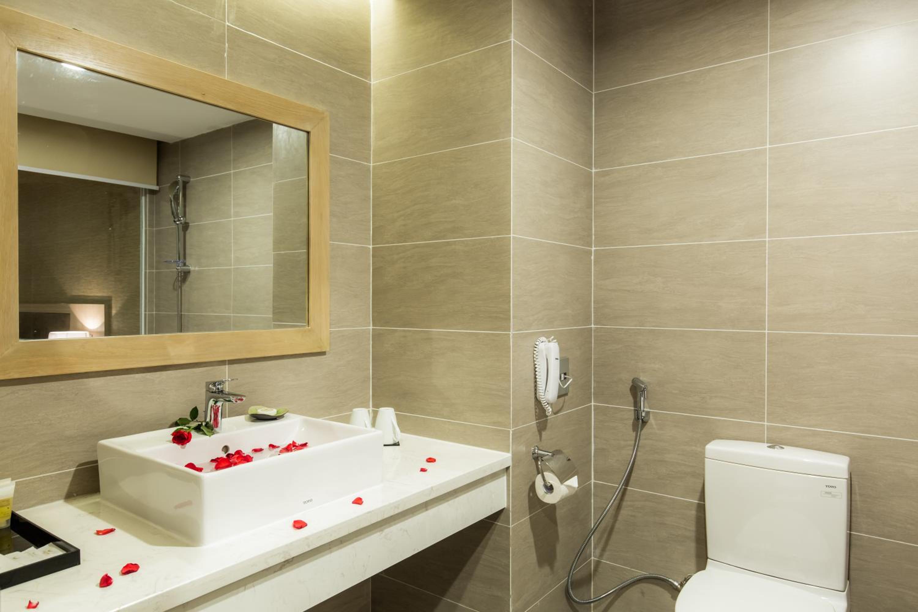 Deluxe Double Room with Sea View thumbnail 6