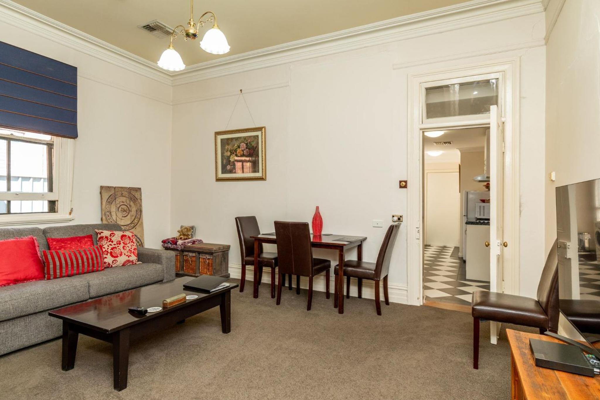 One-Bedroom Apartment with Kitchen
