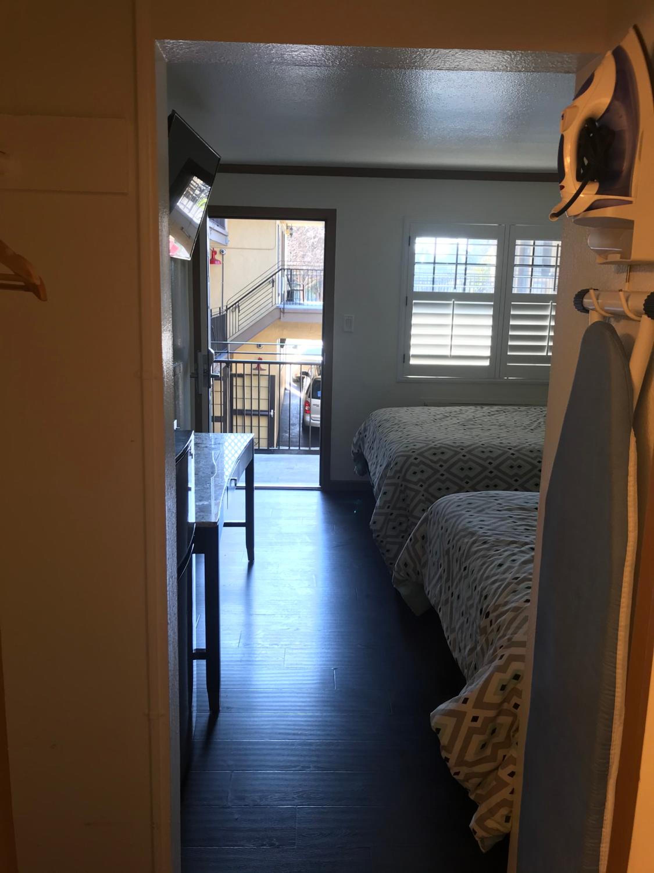 Queen Room with Two Queen Beds - Photo 7