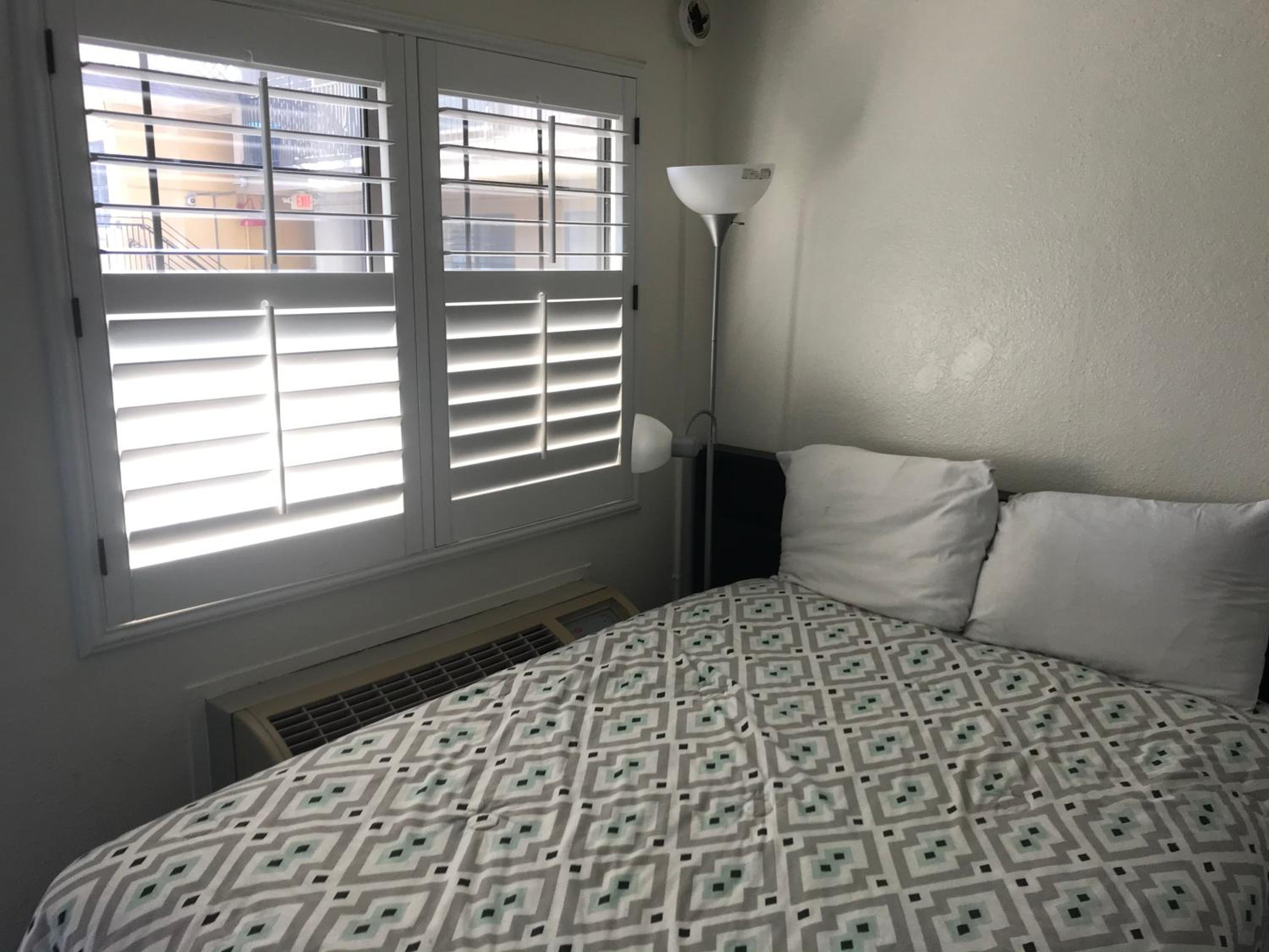 Queen Room with Two Queen Beds - Photo 5