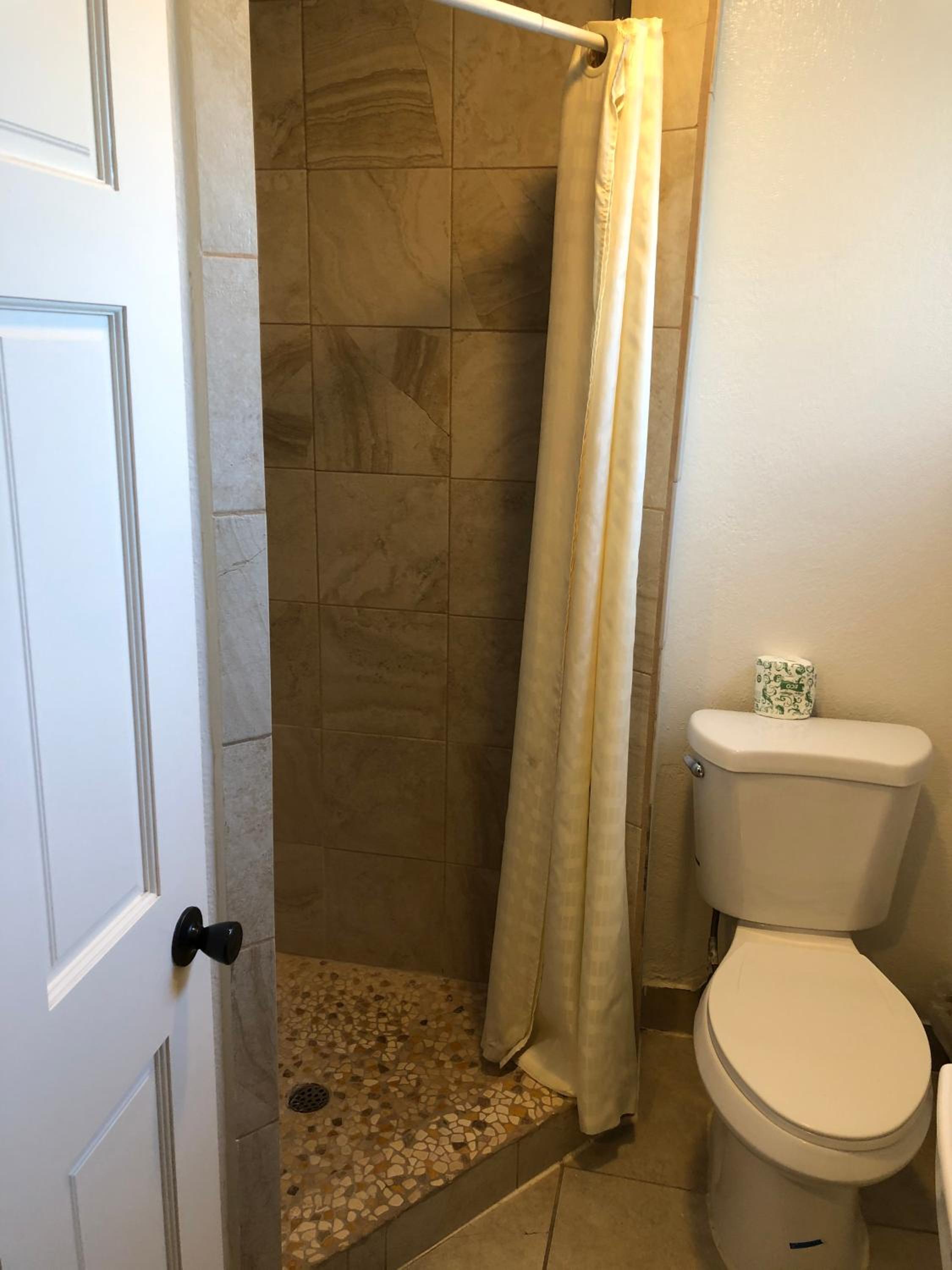 Queen Room - Photo 8
