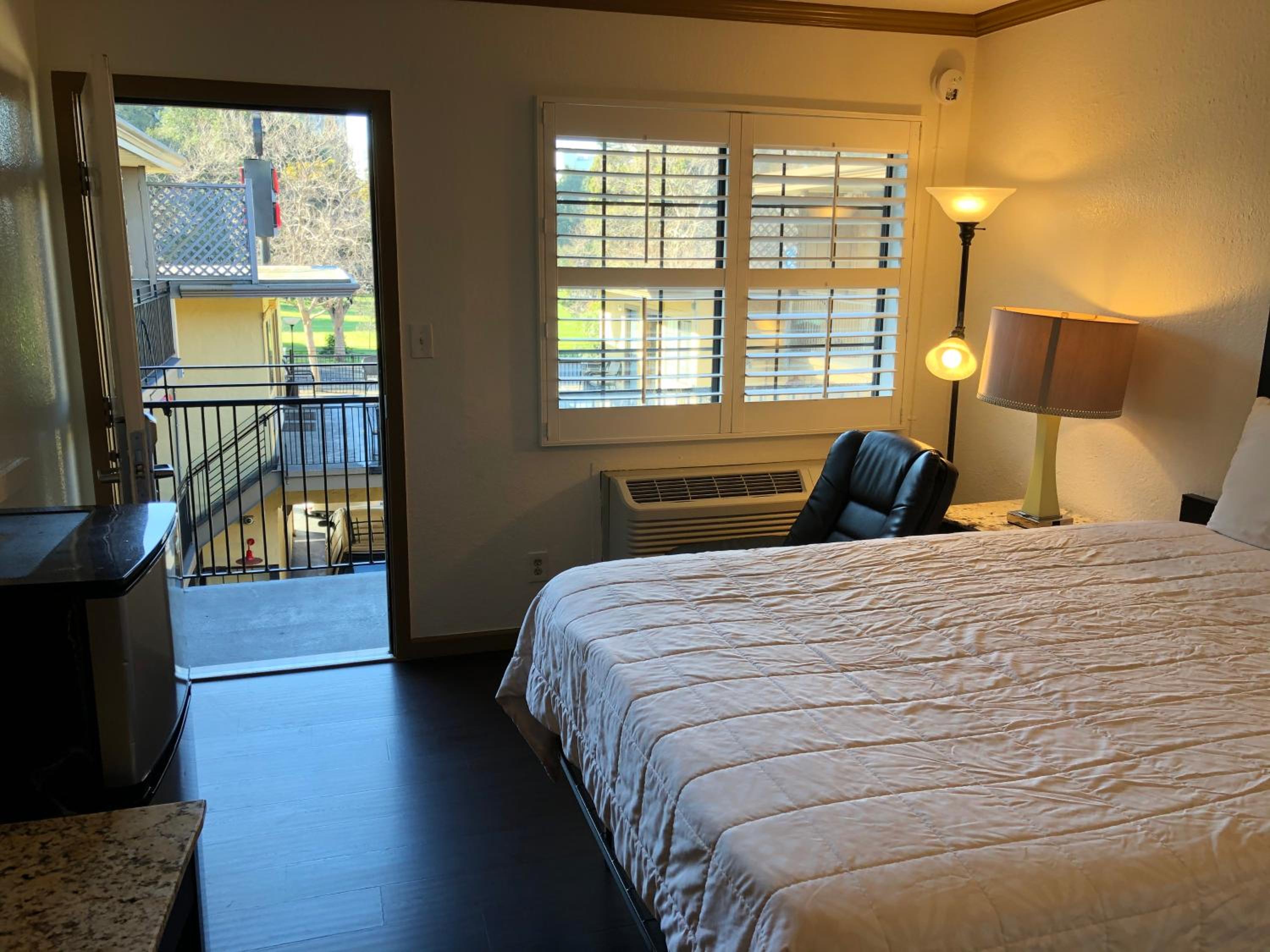 Queen Room - Photo 12