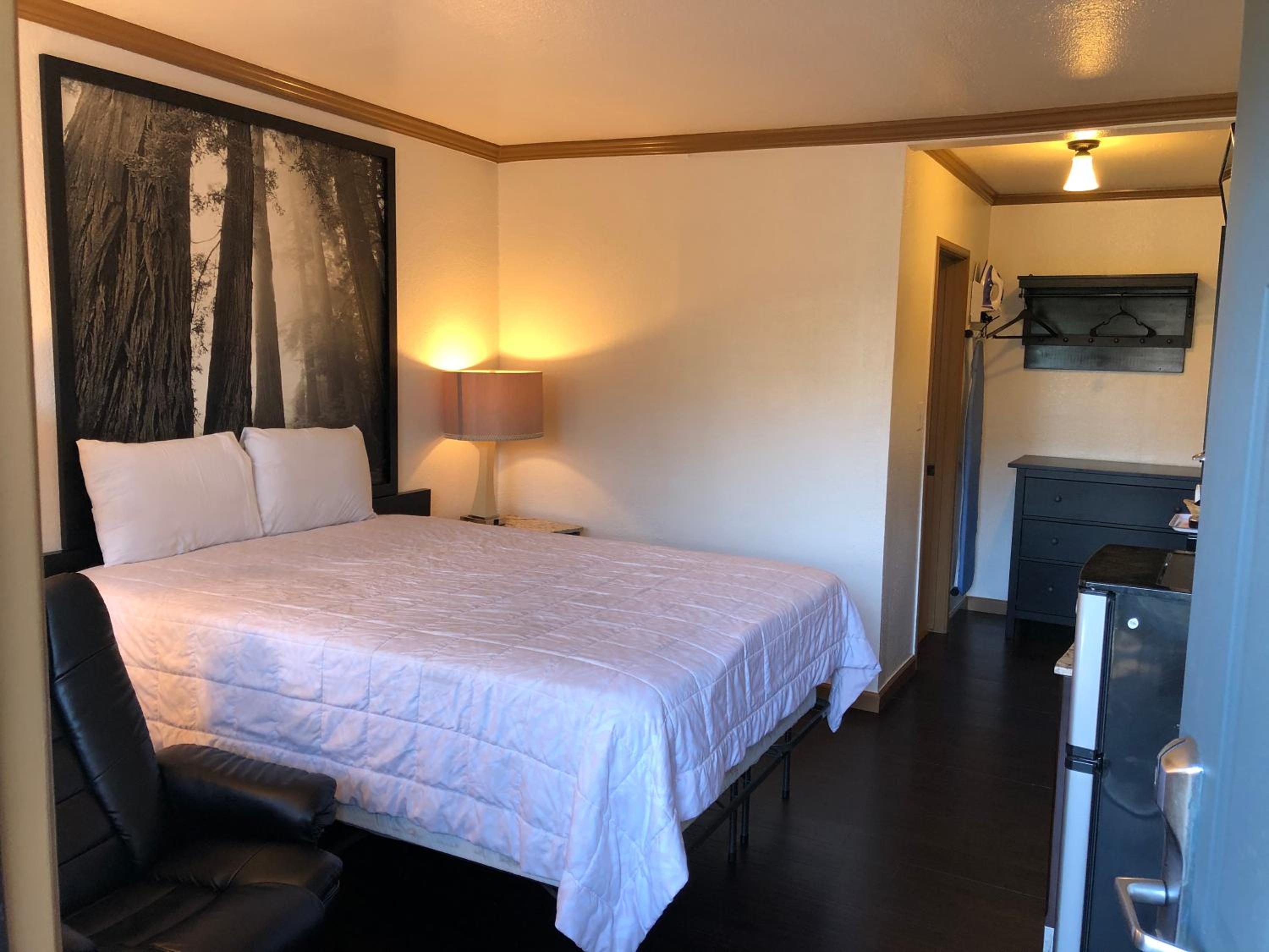 Queen Room - Photo 15
