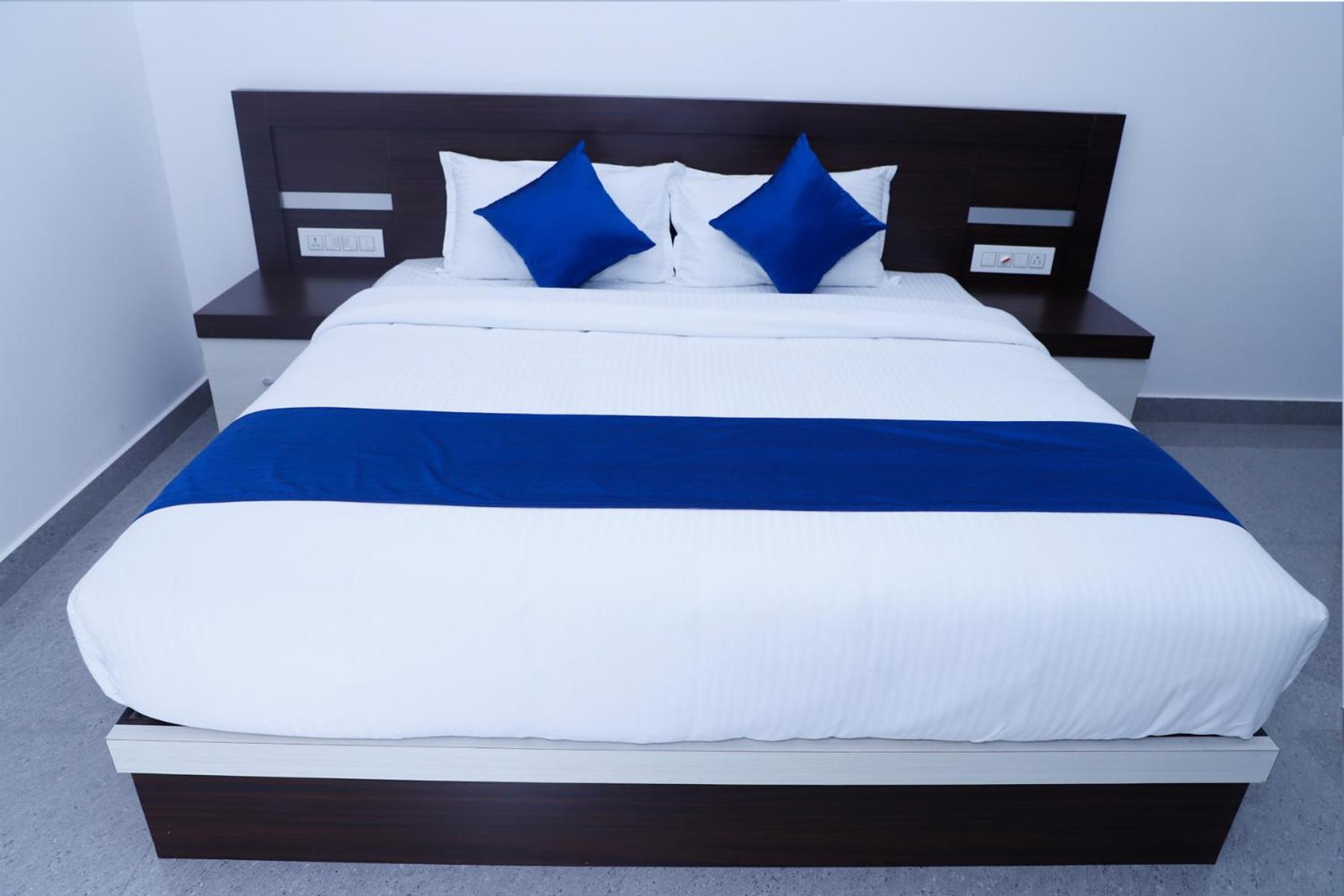 Standard Double Room - Photo 9