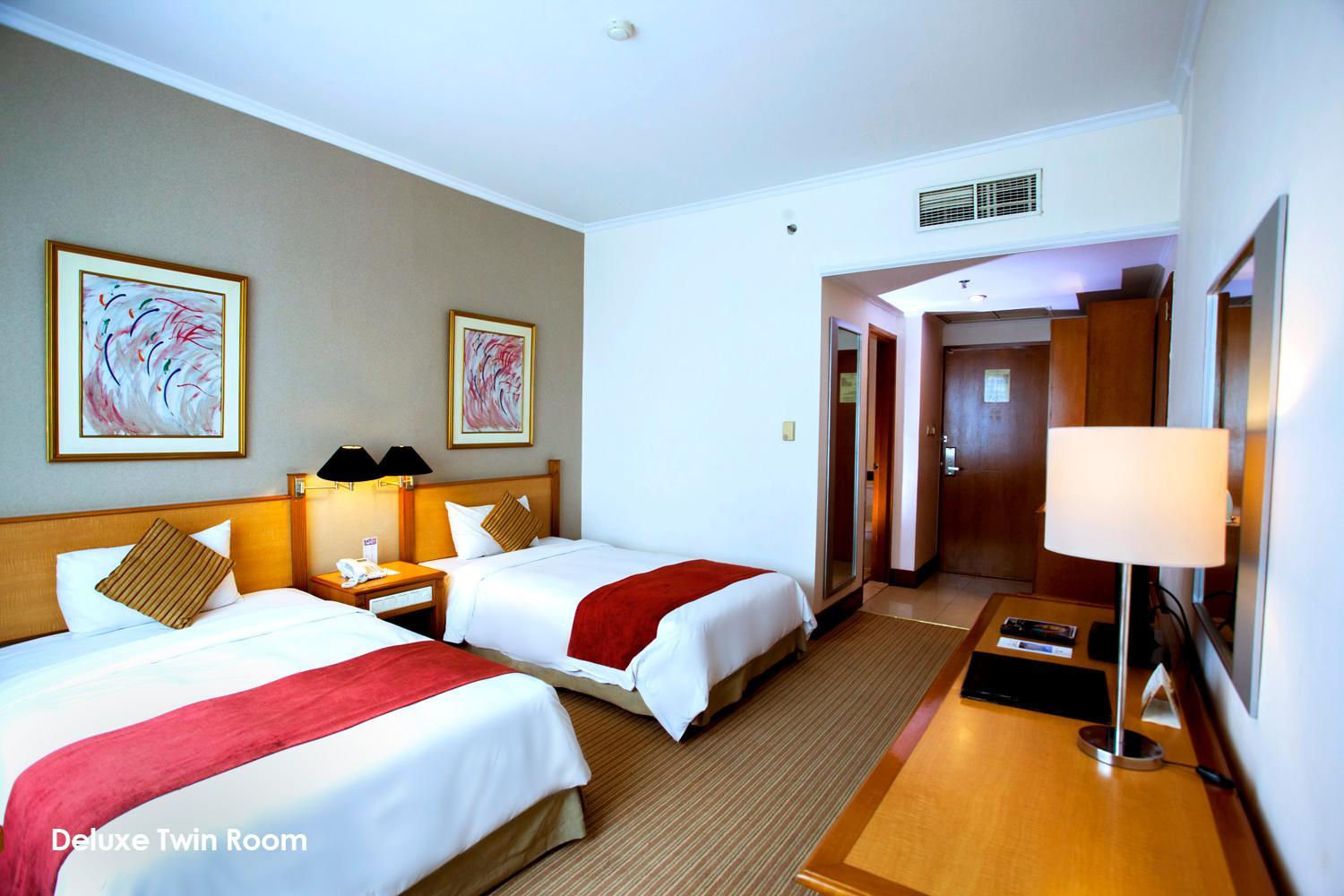 Deluxe King Room - Photo 2