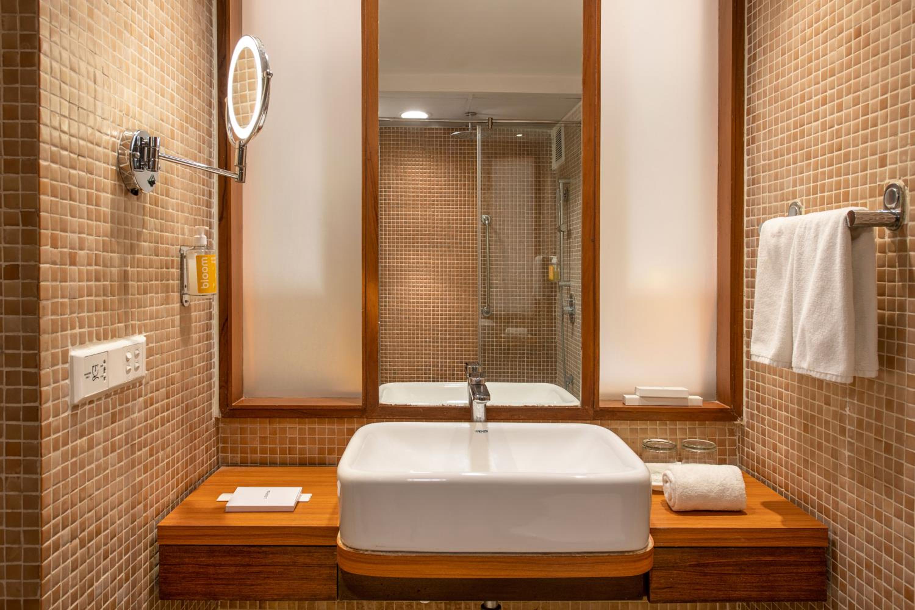 Deluxe Double Room - Non-Smoking photo 2