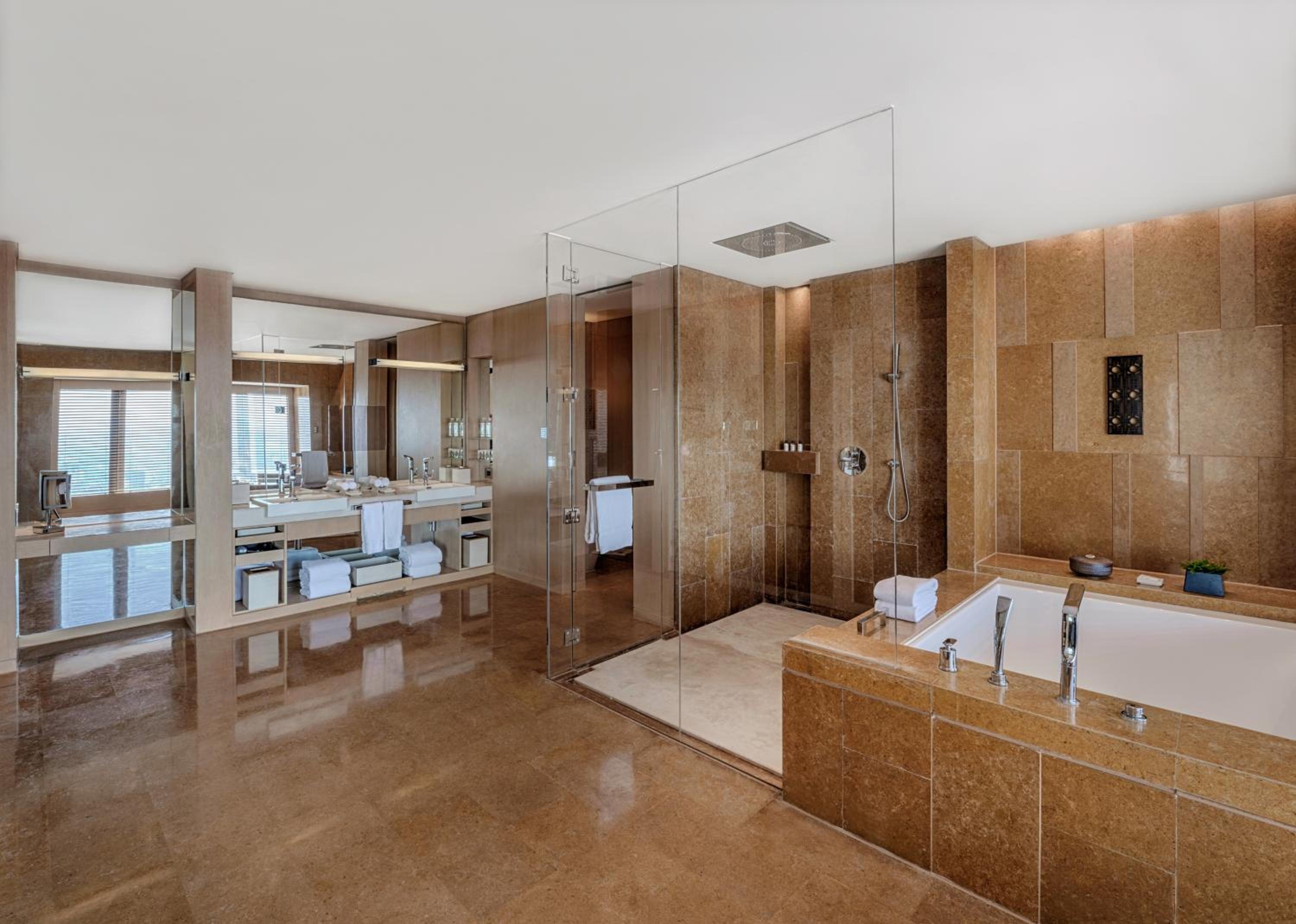 Deluxe Suite - Photo 3
