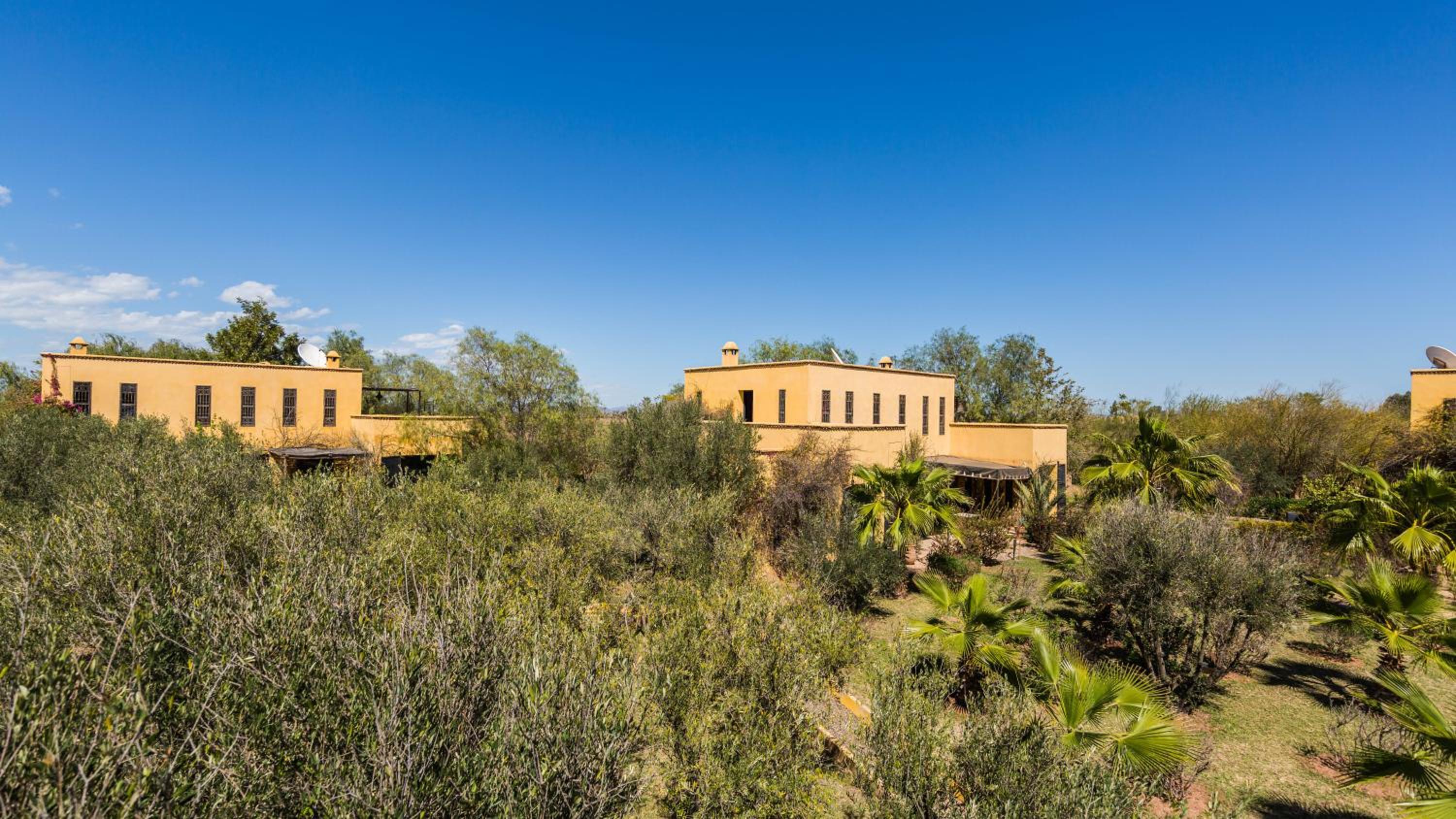 Three-Bedroom Villa - Photo 4