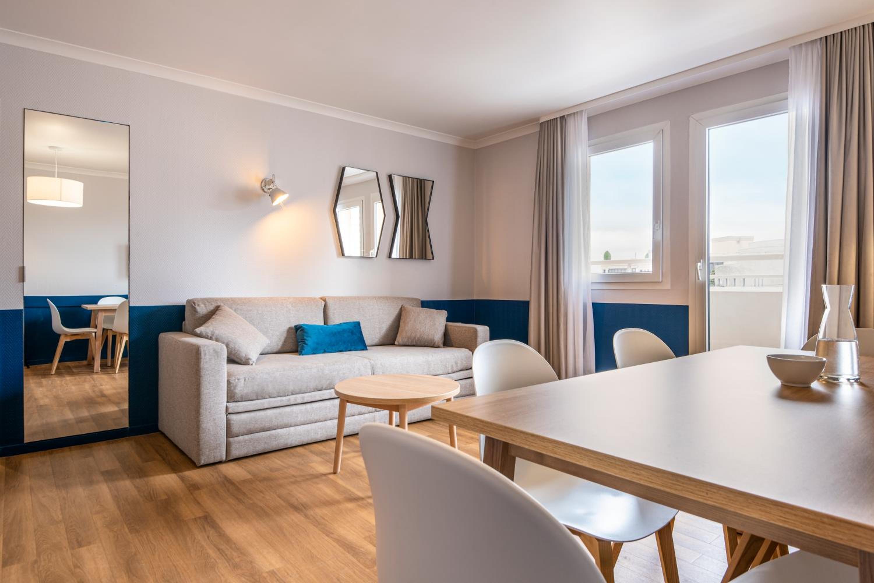Two-Bedroom Apartment (6 Adults) - Photo 9