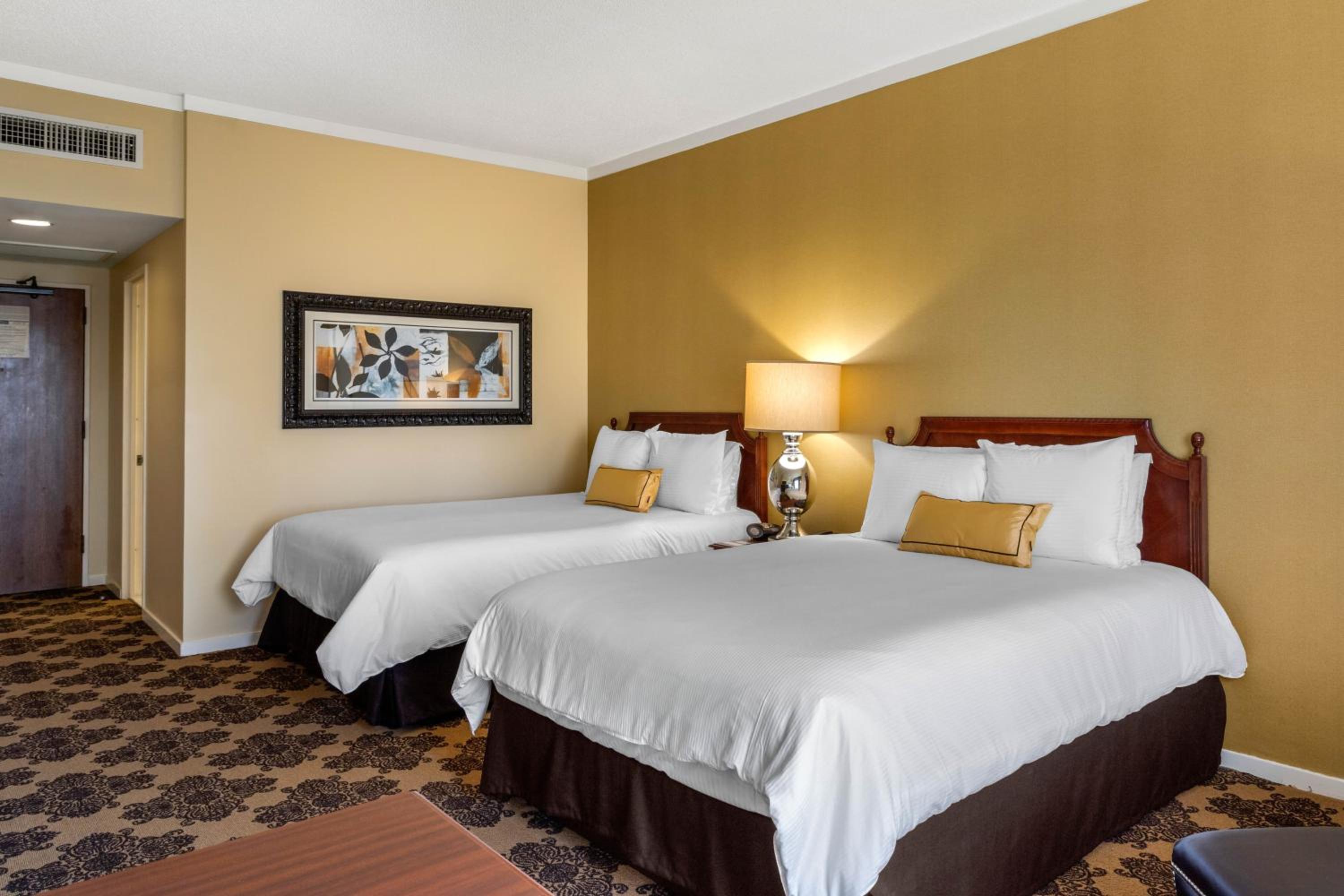 Deluxe Room - 2 Queen Beds - Photo 2